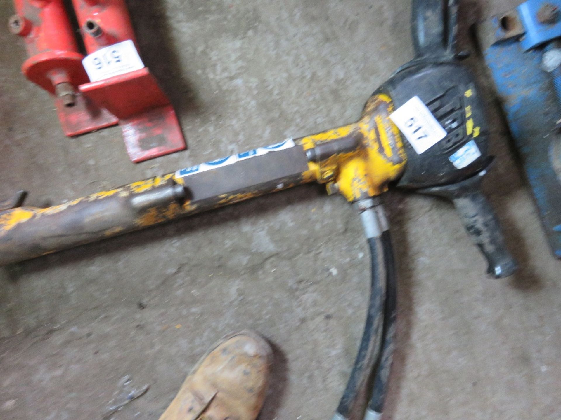 JCB ANTI VIBE HYDRAULIC BREAKER GUN.