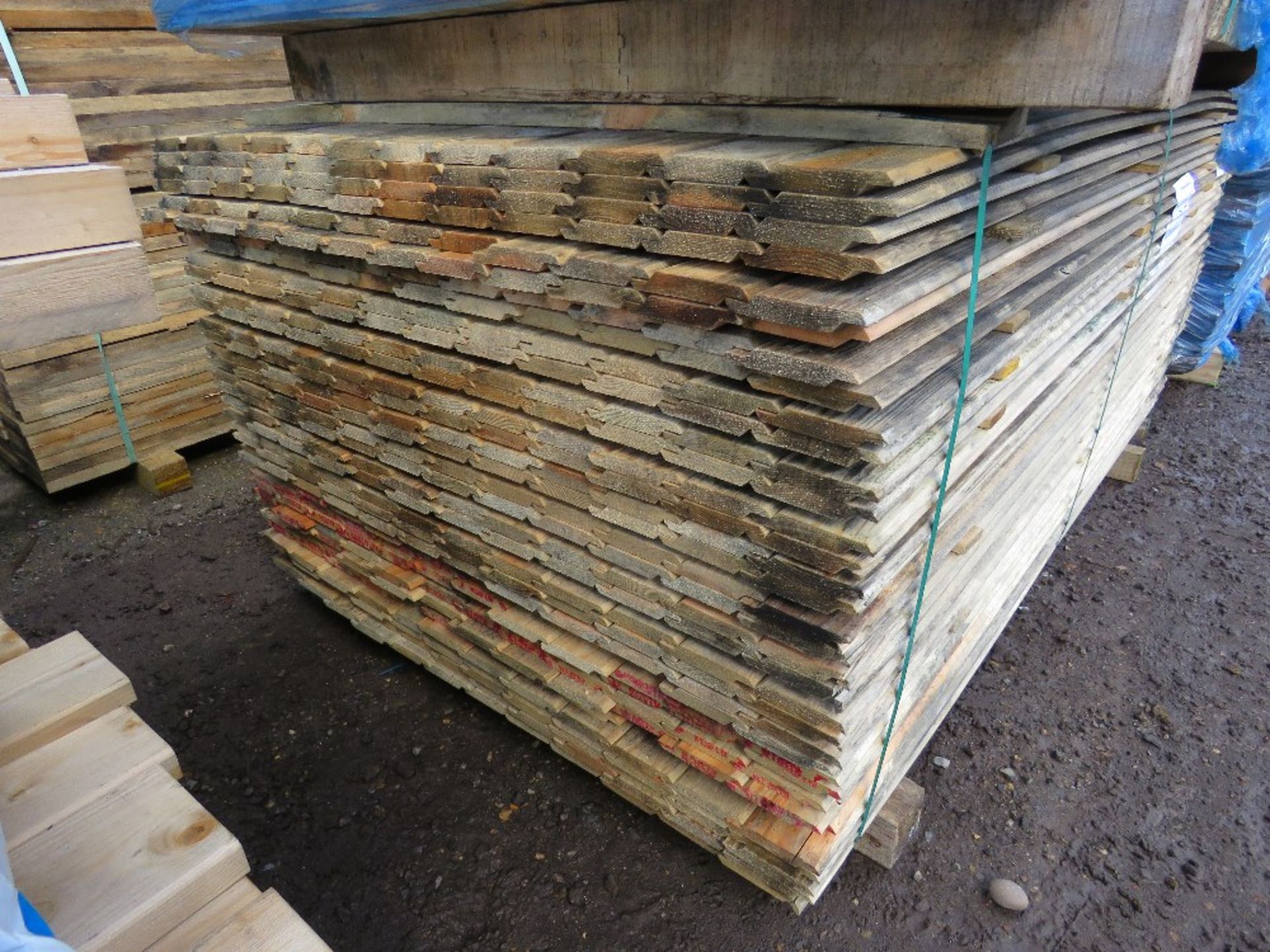 PACK OF UNTREATED SHIPLAP CLADDING TIMBER 1.73M X 10CM WIDTH APPROX. - Image 2 of 3