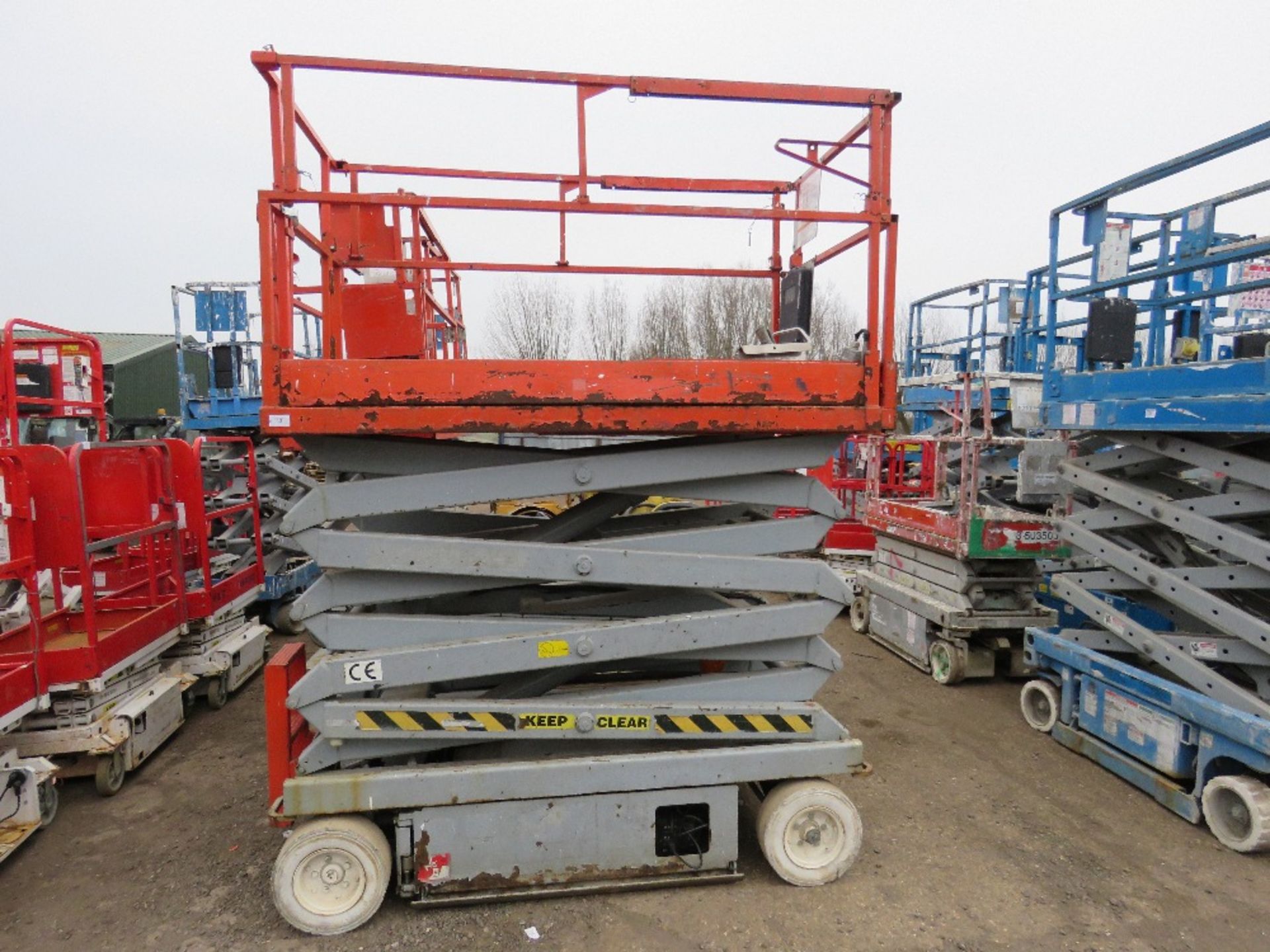 SKYJACK SJ4626 SCISSOR LIFT ACCESS PLATFORM, YEAR 2003. SN:709411. WHEN TESTED WAS SEEN TO DRIVE, ST