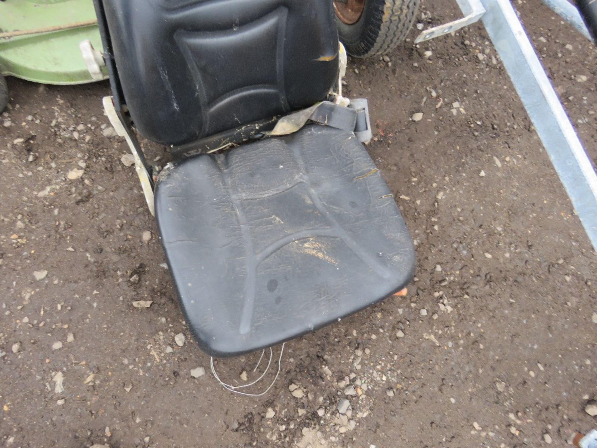 AUSA MACHINE/DUMPER SEAT. - Image 3 of 3