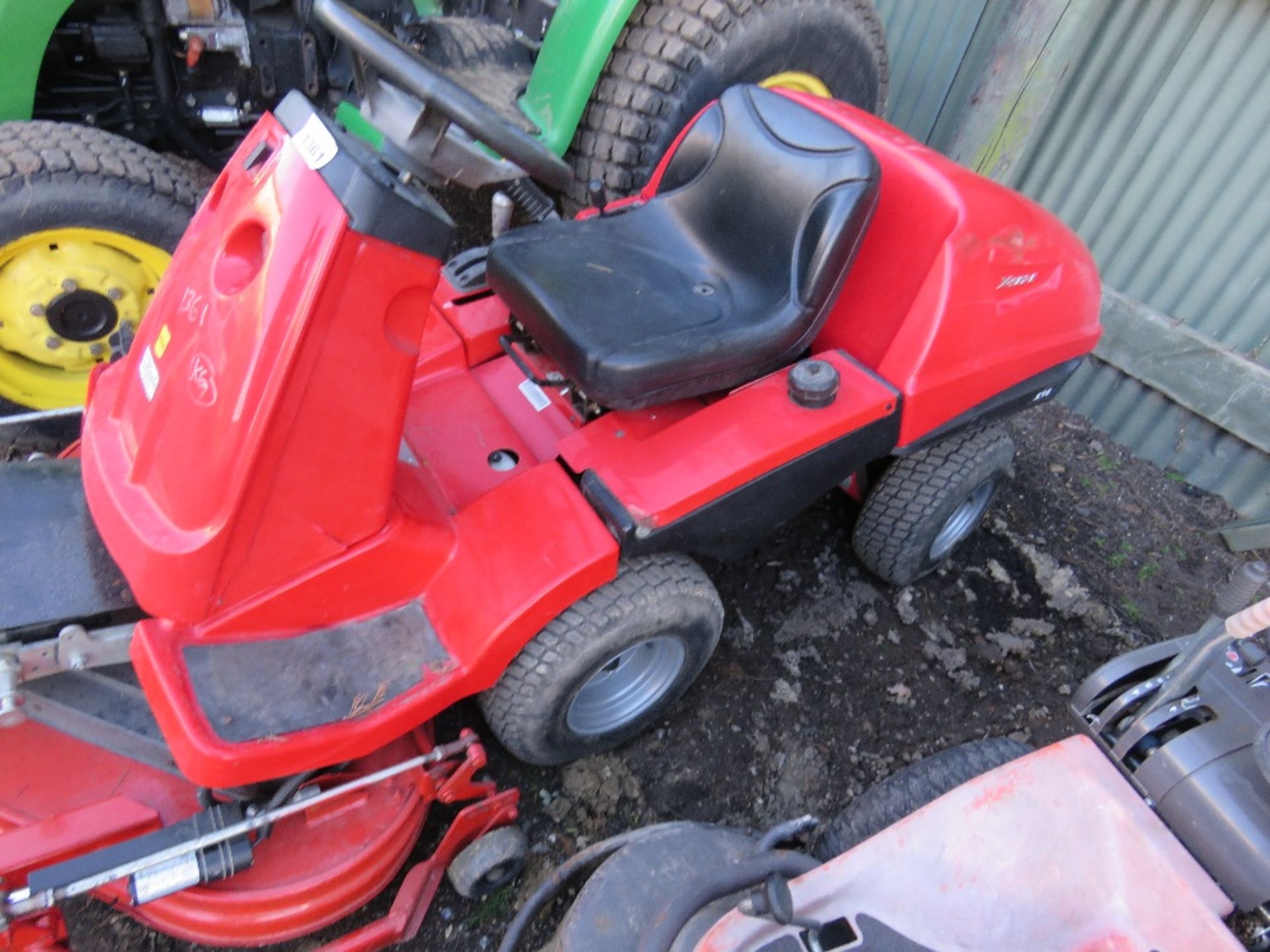 COUNTAX CTX SERIES X16 OUTFRONT RIDE ON MOWER. HONDA 16HP ENGINE. - Image 3 of 6