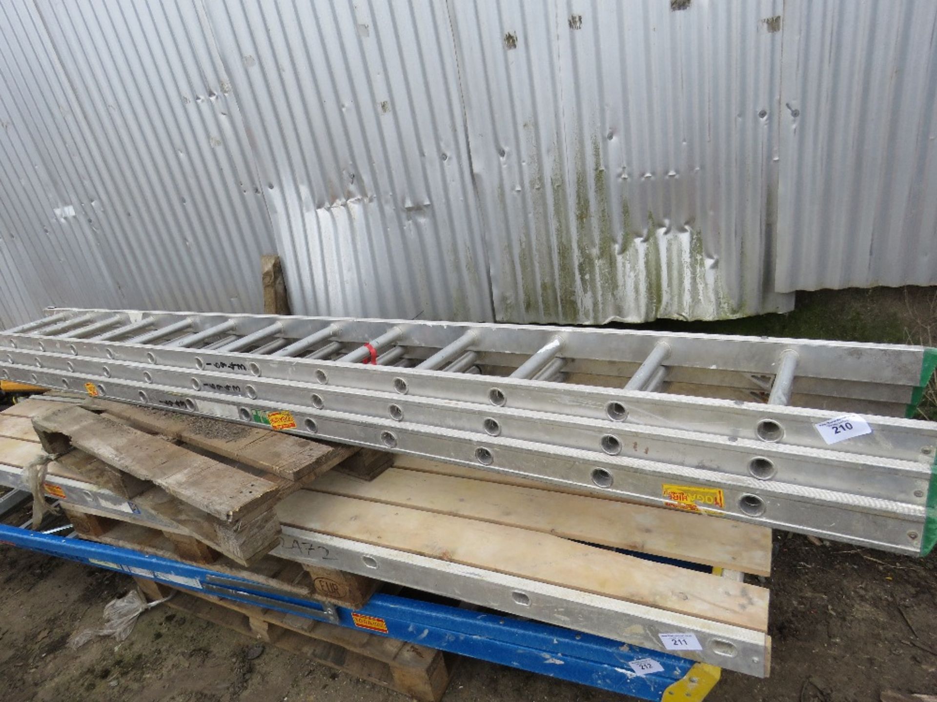 3 STAGE ALUMINIUM LADDER.