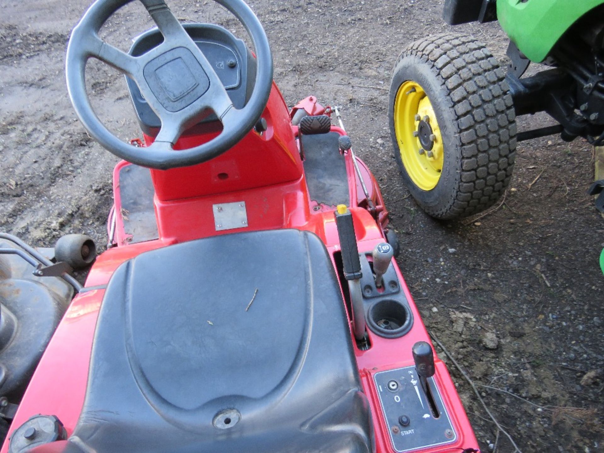 COUNTAX CTX SERIES X16 OUTFRONT RIDE ON MOWER. HONDA 16HP ENGINE. - Image 6 of 6