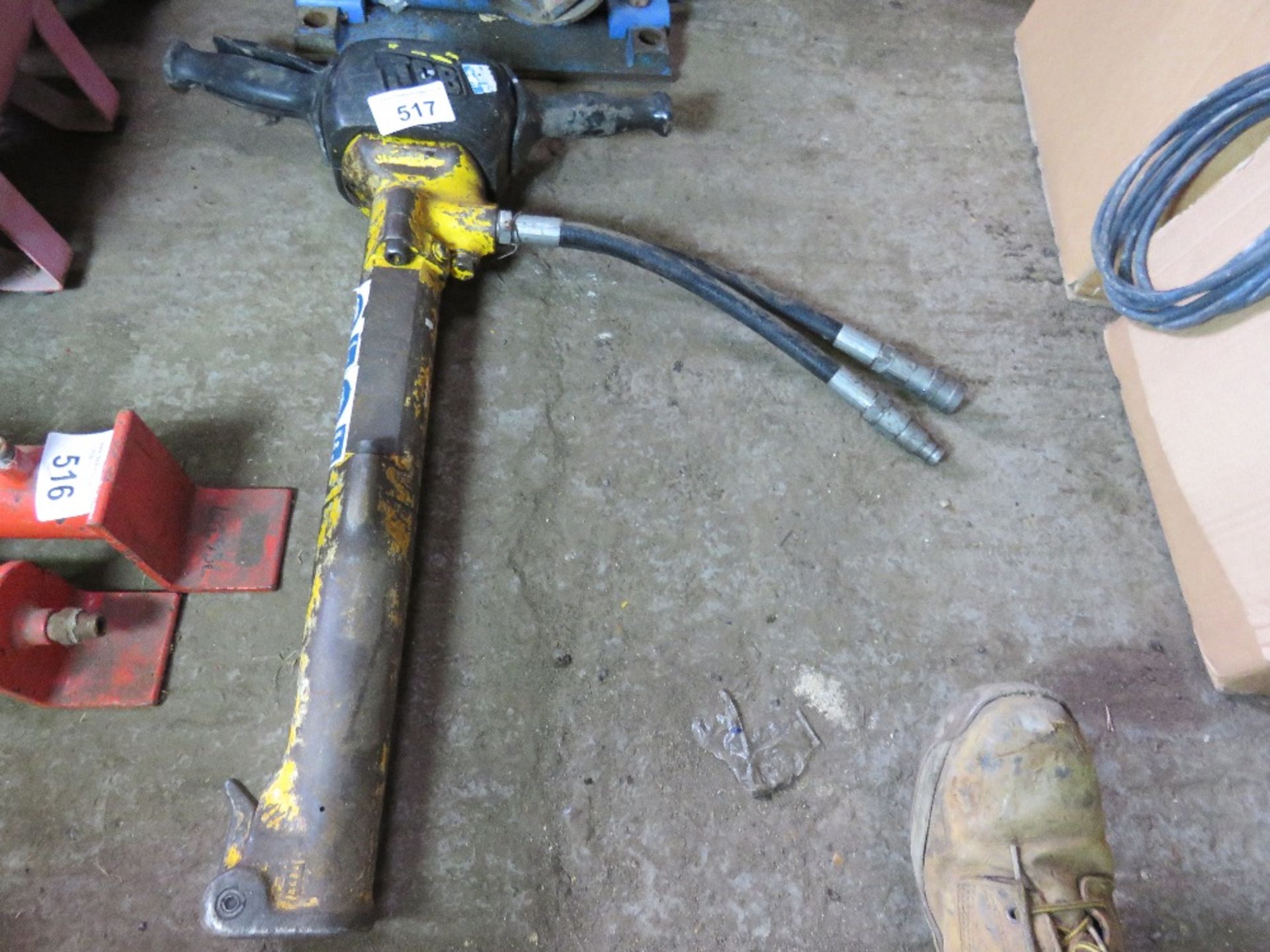 JCB ANTI VIBE HYDRAULIC BREAKER GUN. - Image 2 of 2