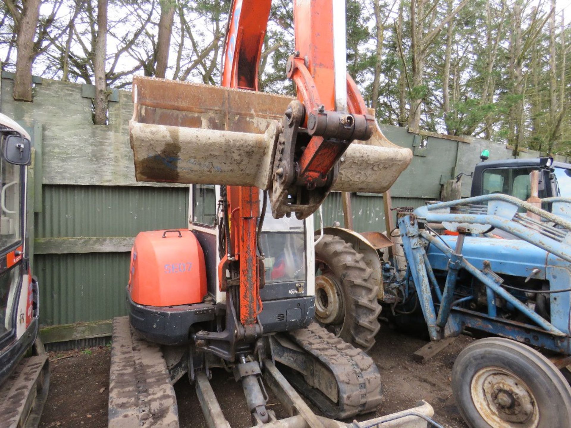 KUBOTA KX161-3a 5 TONNE RUBBER TRACKED EXCAVATOR, YEAR 2007 . SHOWING 718 REC HOURS??. CAB GUARDS. - Image 4 of 13