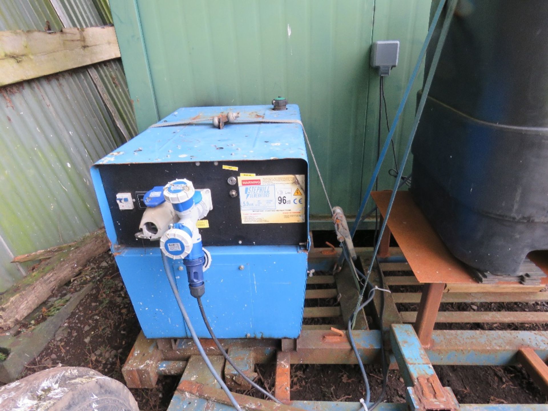 TOWED SHOWER AND TOILET UNIT WITH GENERATOR AND WATER TANK FITTED ON A SITE TOWED TRAILER. - Image 5 of 6