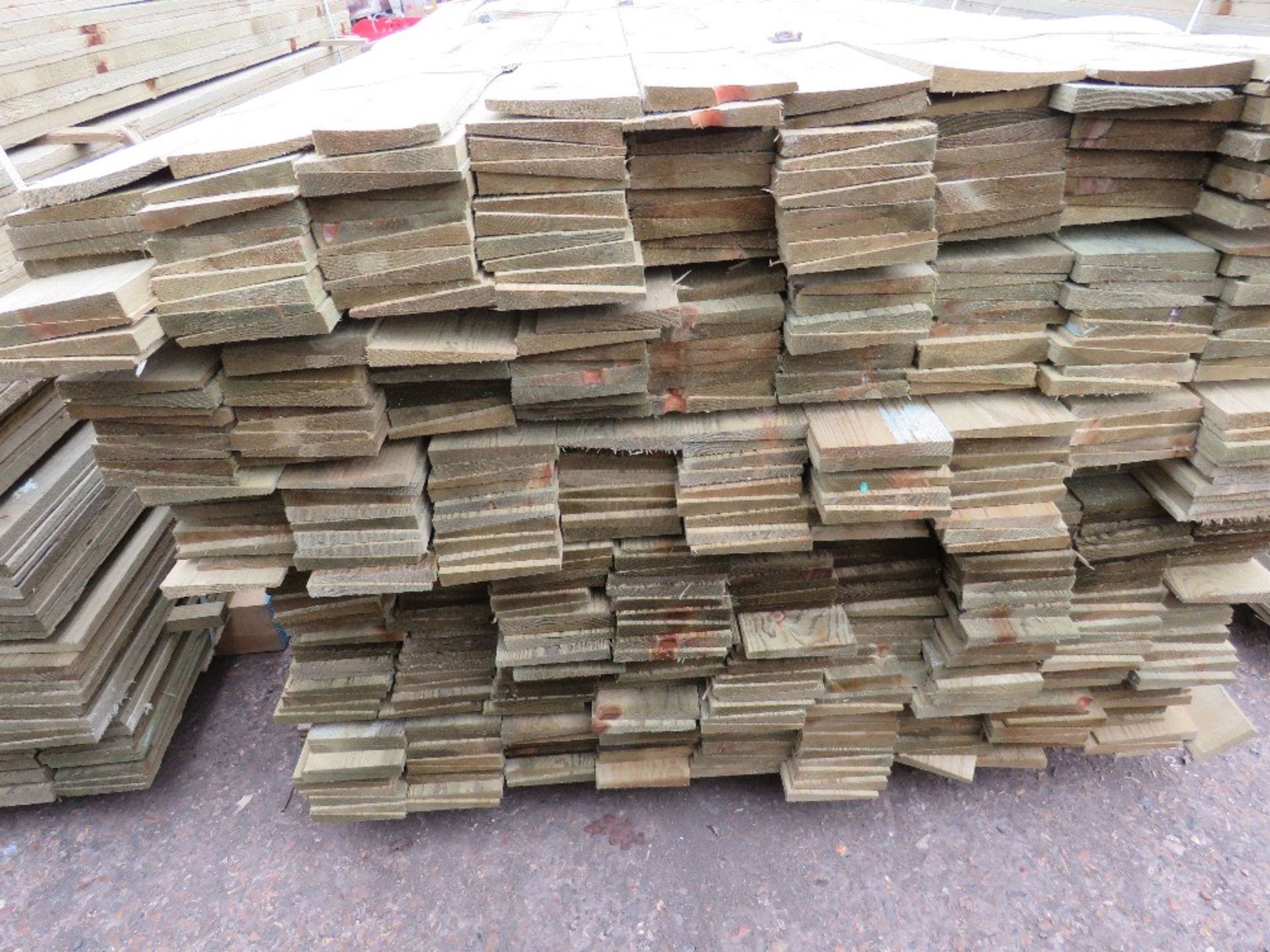 LARGE PACK OF TREATED FEATHER EDGE FENCE CLADDING TIMBER, 1.80M LENGTH X 10CM APPROX. - Image 2 of 2