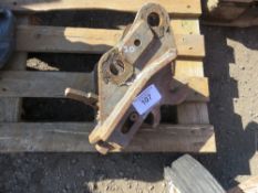 MANUAL EXCAVATOR QUICK HITCH, 30MM PINS, UNTESTED.