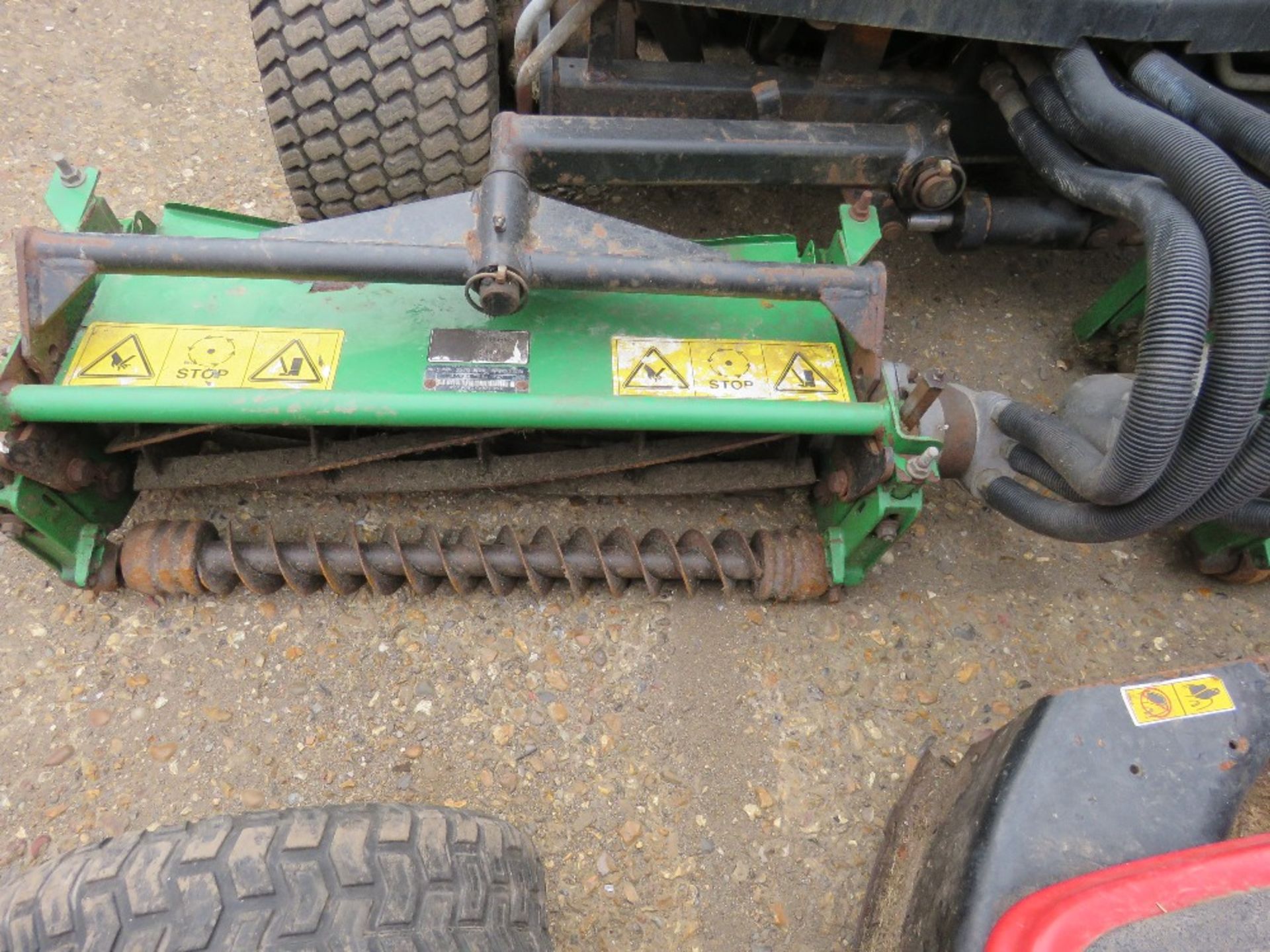 JOHN DEERE 2653A TRIPLE DIESEL ENGINED RIDE ON MOWER, 2305 REC HRS. WHEN TESTED WAS SEEN TO DRIVE, A - Image 6 of 7