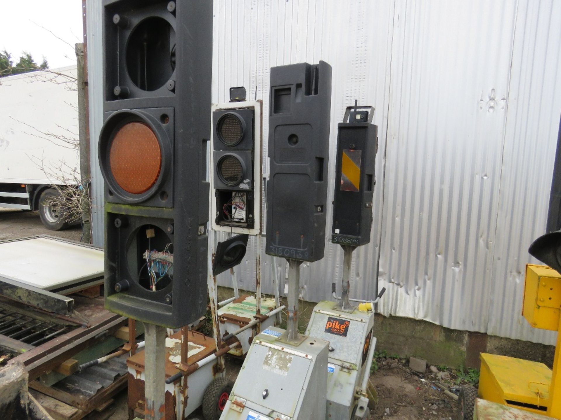 3 X PIKE MOBILE TRAFFIC LIGHTS FOR SPARES/REPAIR.