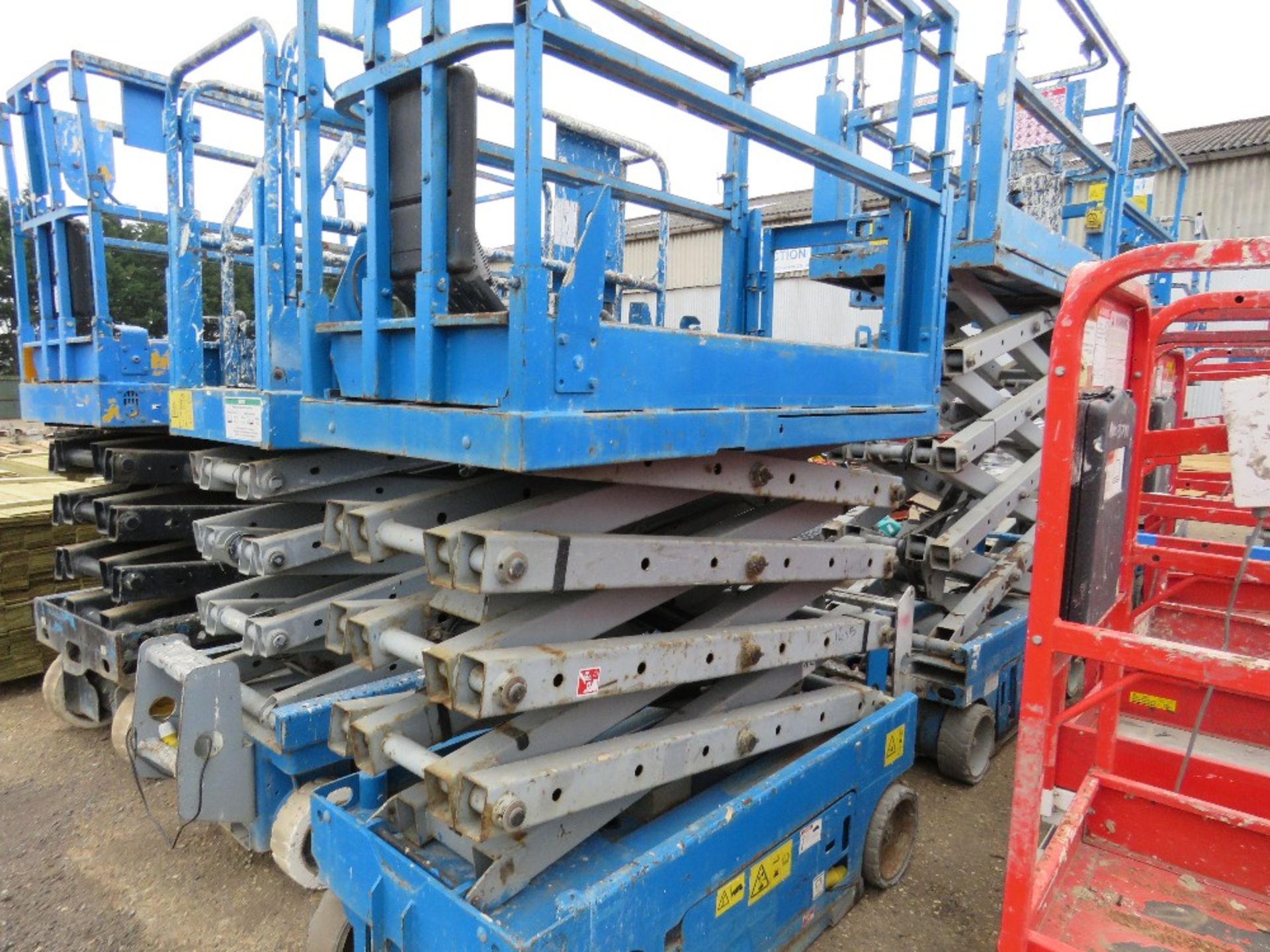 GENIE GS1932 SCISSOR LIFT ACCESS PLATFORM, 7.6M MAX WORKING HEIGHT. SN:GS3006A-83166. YEAR 2006. WH - Image 4 of 4