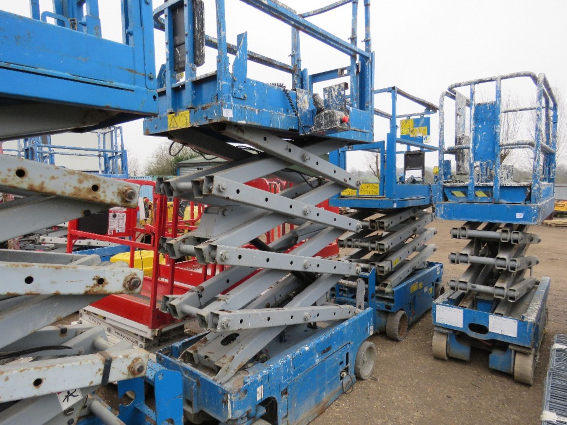 GENIE GS1932 SCISSOR LIFT ACCESS PLATFORM, 7.6M MAX WORKING HEIGHT. SN:GS3006B-31563. YEAR 2006. WH