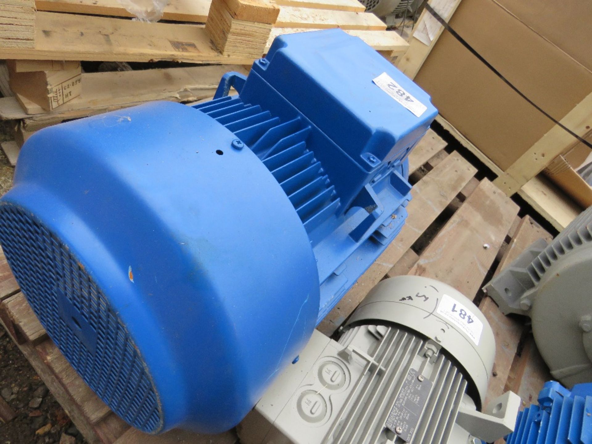 1 X INDUSTRIAL M SERIES 18.5KW RATED ELECTRIC MOTOR, SOURCED FROM DEPOT CLEARANCE. - Image 2 of 3