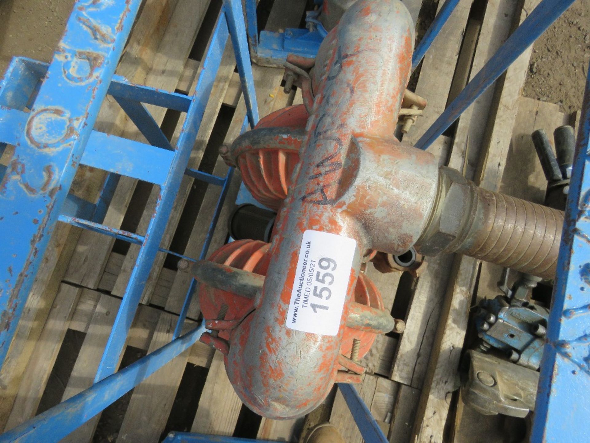 WILDEN AIR OPERATED WATER PUMP. - Image 2 of 3