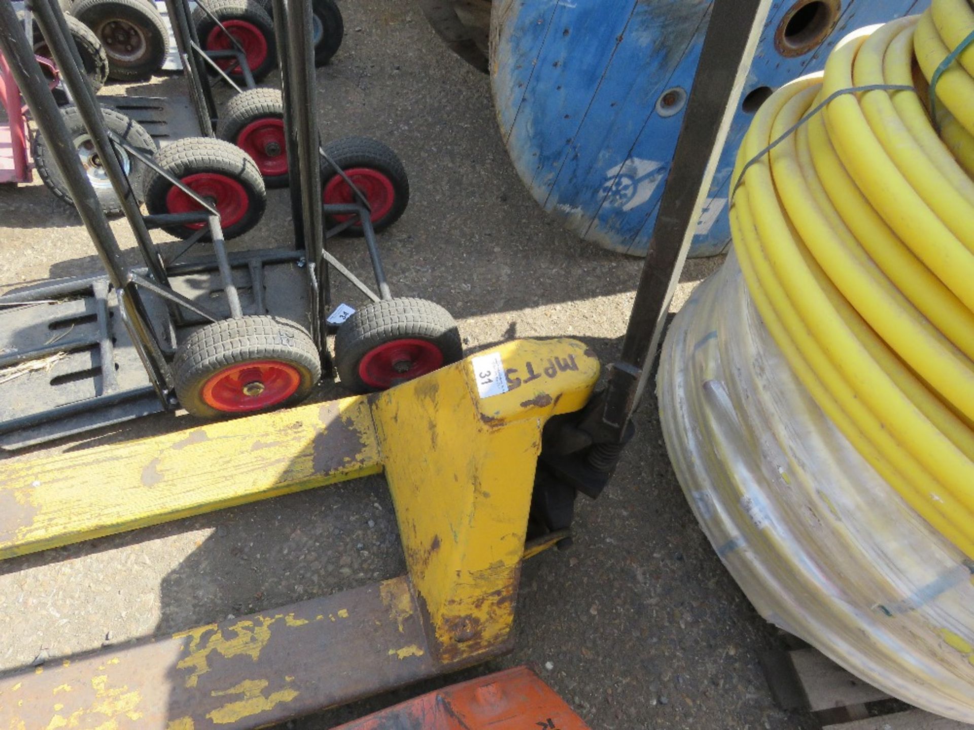 NARROW PALLET TRUCK, SOURCED FROM COMPANY LIQUIDATION. WHEN TESTED WAS SEEN TO LIFT AND LOWER. - Image 2 of 2