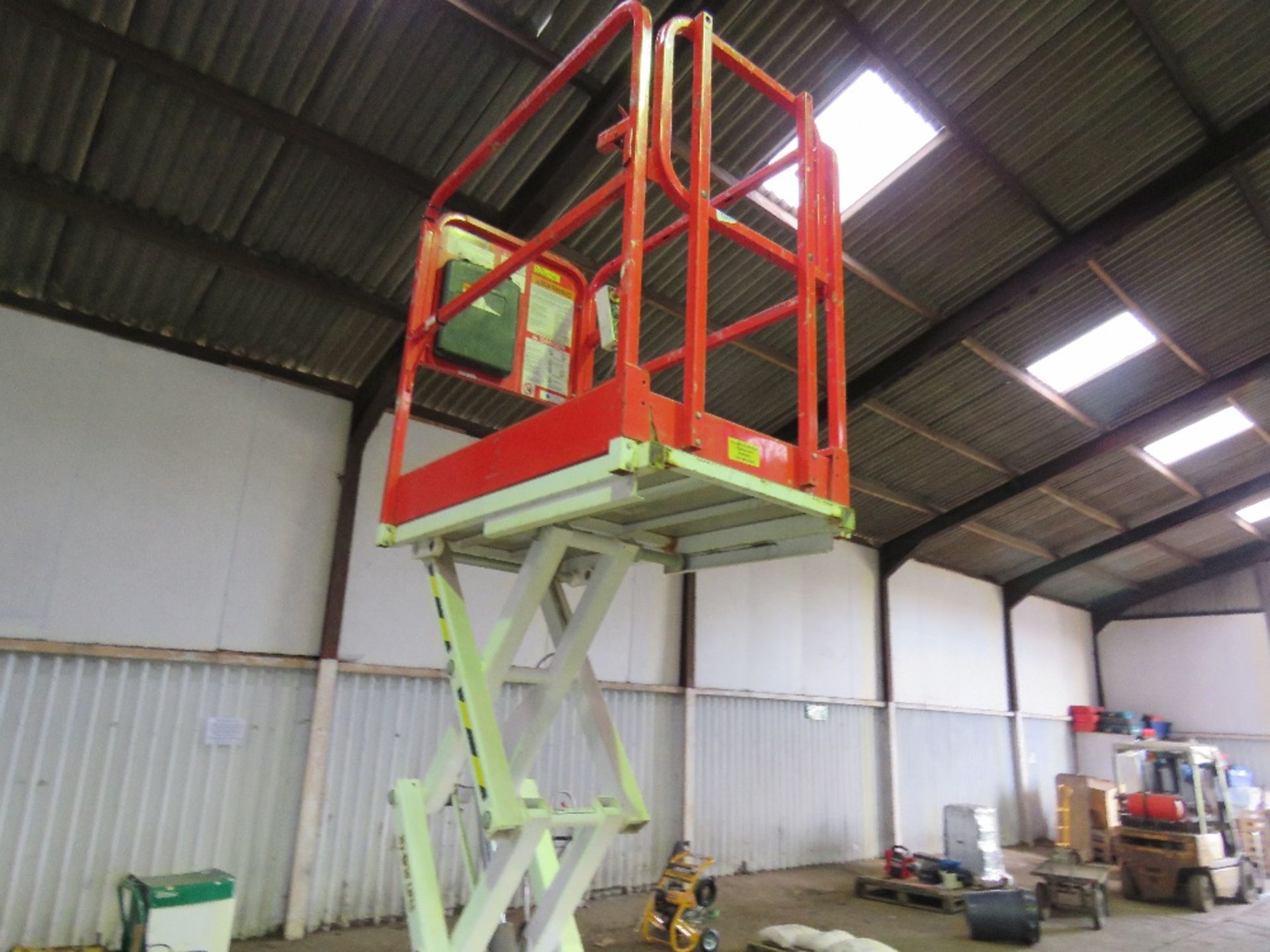 HYBRID HB830 SCISSOR LIFT ACCESS PLATFORM, 14FT MAX WORKING HEIGHT. SN:E0510228. WHEN TESTED WAS SEE - Image 3 of 4