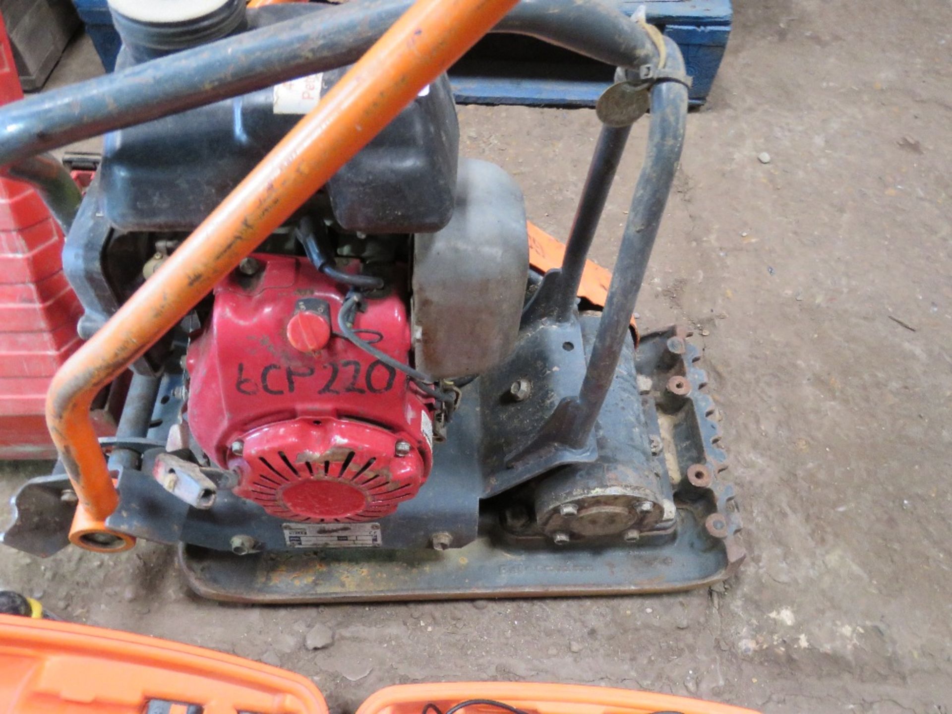 BELLE LC3251 PETROL ENGINED COMPACTION PLATE. WHEN TESTED WAS SEEN TO RUN AND VIBRATE.