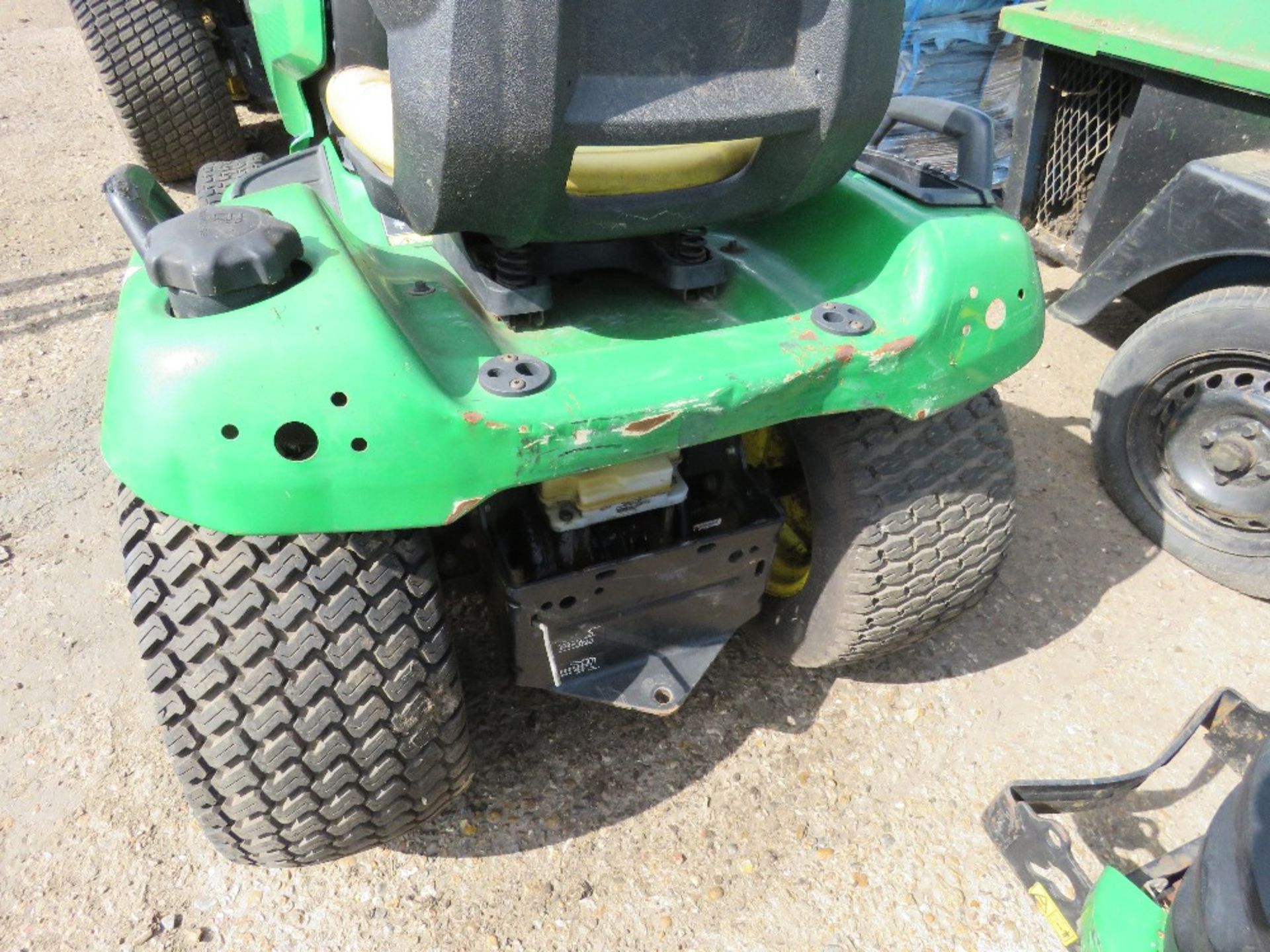 JOHN DEERE X540 PROFESSIONAL RIDE ON PETROL MOWER. PREVIOUS COUNCIL USEAGE. STRAIGHT FROM STORAGE, - Image 4 of 6