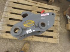 STRICKLAND HYDRAULIC QUICK HITCH, NEVER INSTALLED. 60MM MACHINE PINS TO 50MM BUCKET PINS.