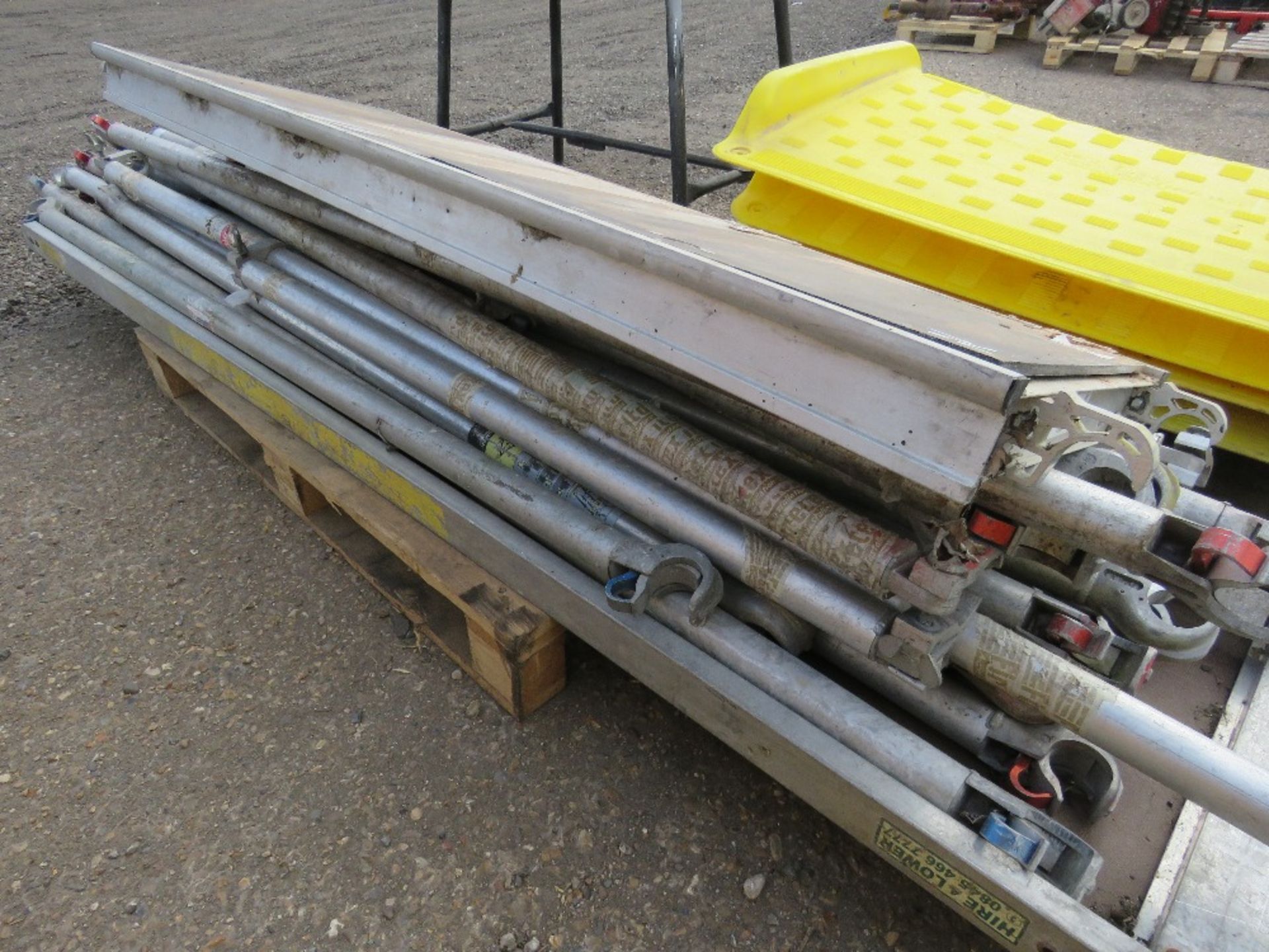 PALLET OF ASSORTED SCAFFOLD TOWER PARTS. - Image 3 of 4