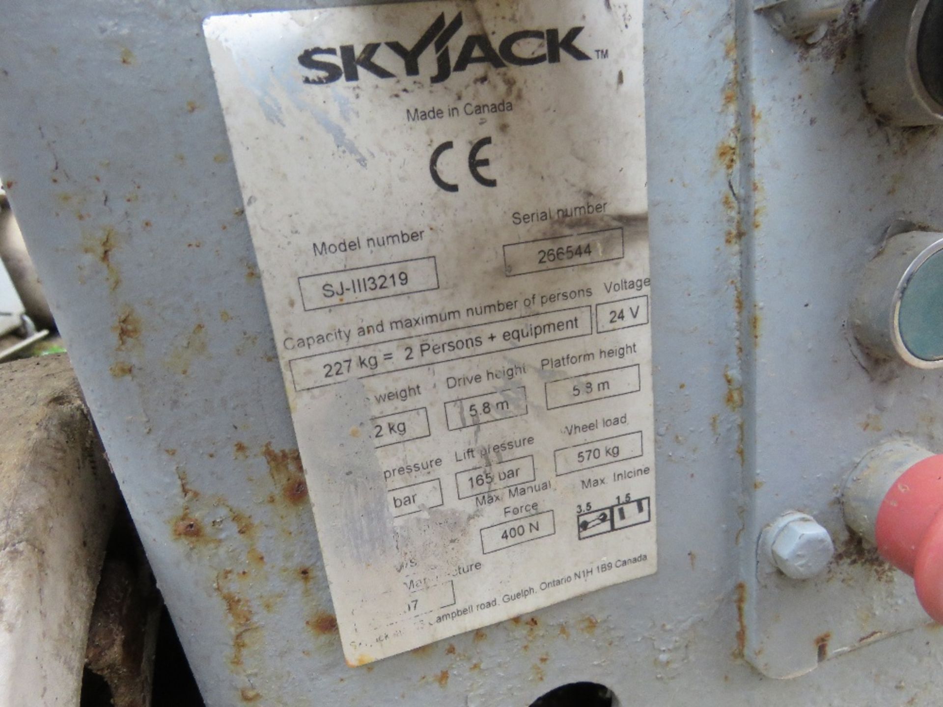 SKYJACK SJ111 3219 SCISSOR LIFT ACCESS PLATFORM, YEAR 2007. SN:266544. WHEN TESTED WAS SEEN TO DRIVE - Image 4 of 6