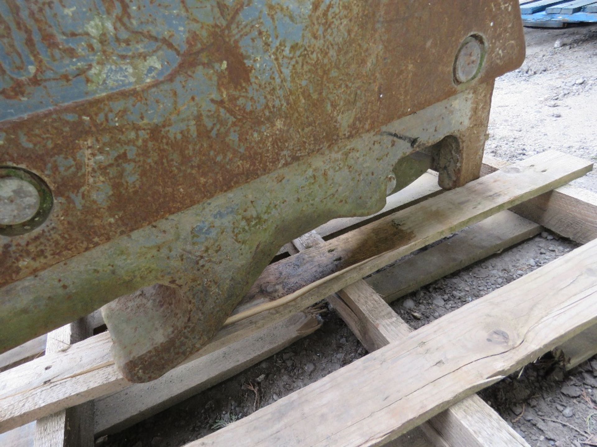 HYDRAULIC QUICK HITCH ON 60MM PINS, UNTESTED. TAG SHOWS FOR A ZX130. - Image 3 of 4