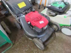 HONDA VARIABLE SPEED MOWER WITH A COLLECTOR. WHEN TESTED WAS SEEN TO RUN AND DRIVE AND MOWER BLADE E
