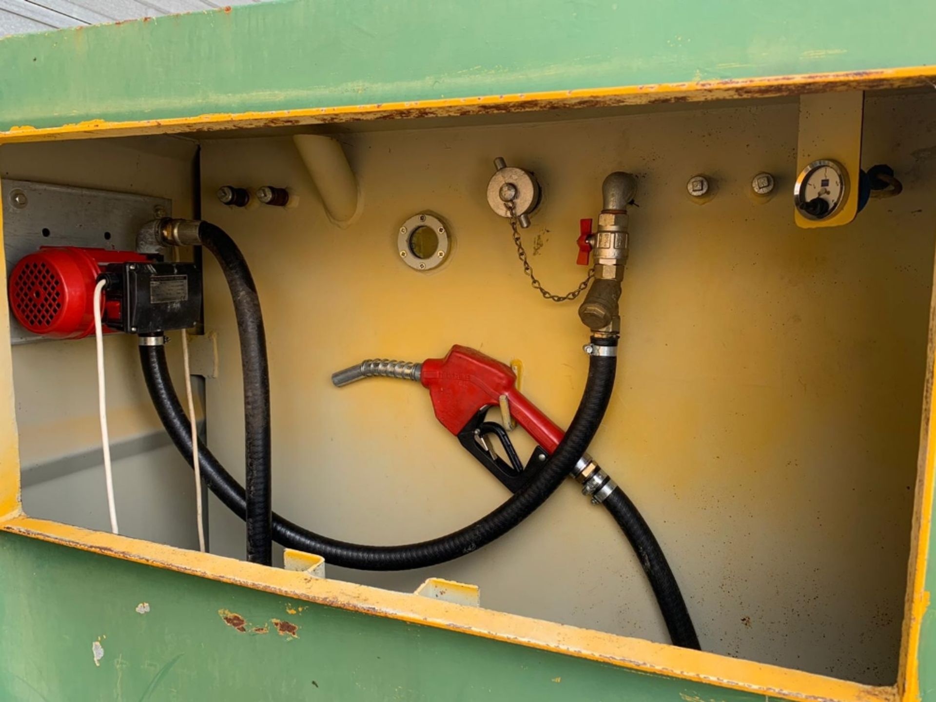 WESTERN 4550LITRE BUNDED FUEL TANK WITH 240VOLT REFUELLING PUMP, GUN AND HOSE. VIEWING WELCOMED, BY - Image 5 of 6