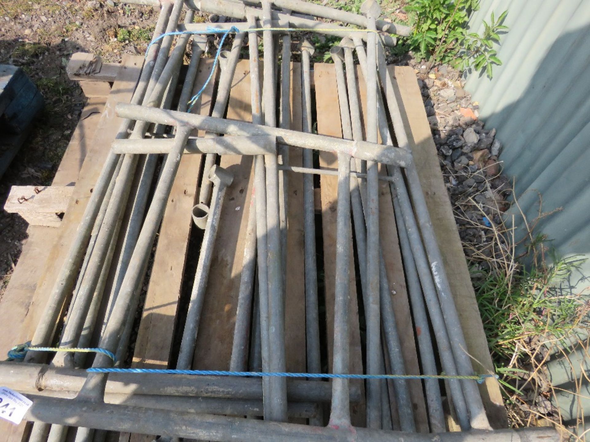 GALVANISED SCAFFOLD TOWER PARTS. - Image 2 of 2