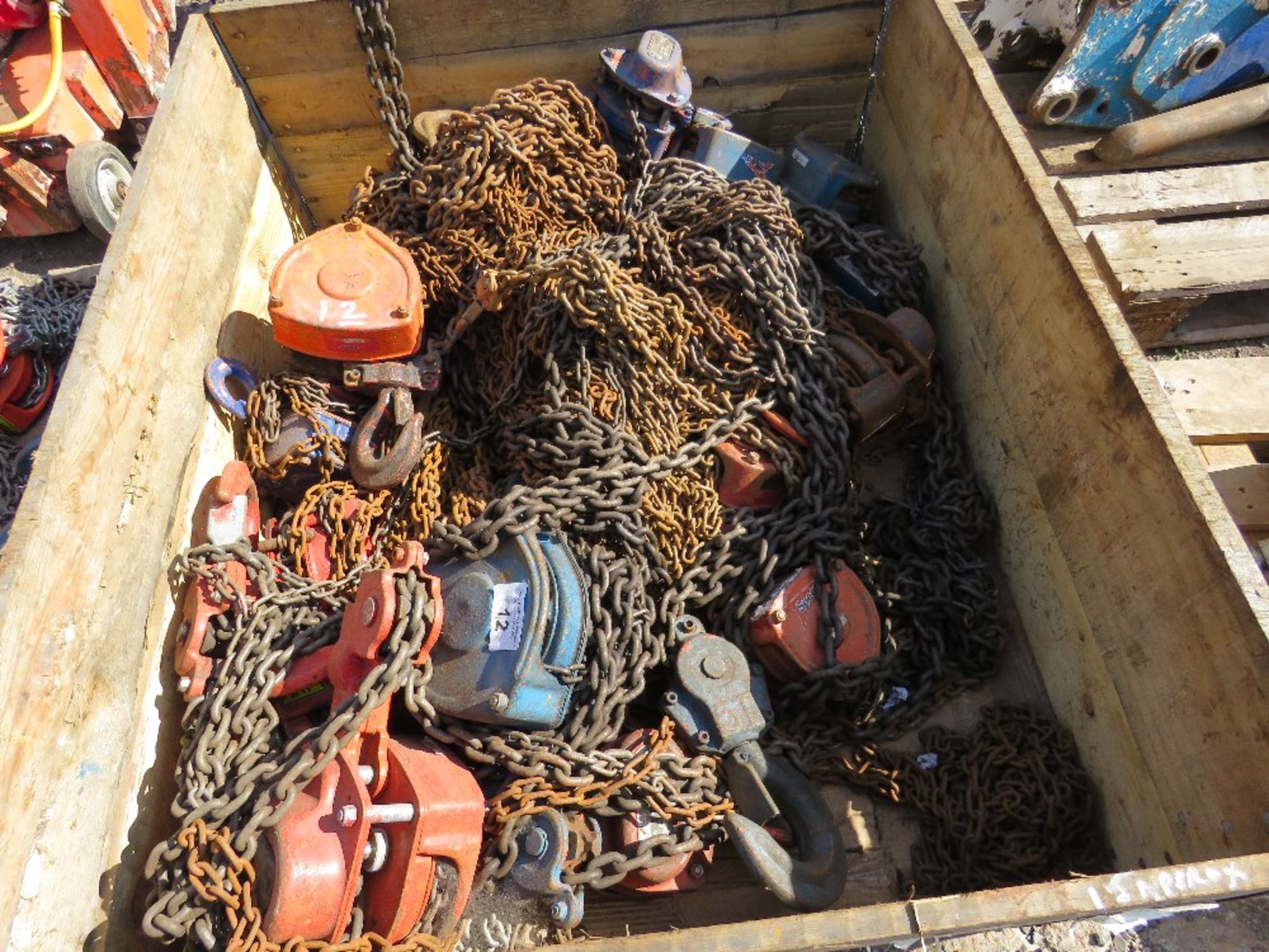 STILLAGE CONTAINING APPROXIMATELY 15 X MIXED SIZED CHAIN BLOCK AND TACKLES. - Image 2 of 3