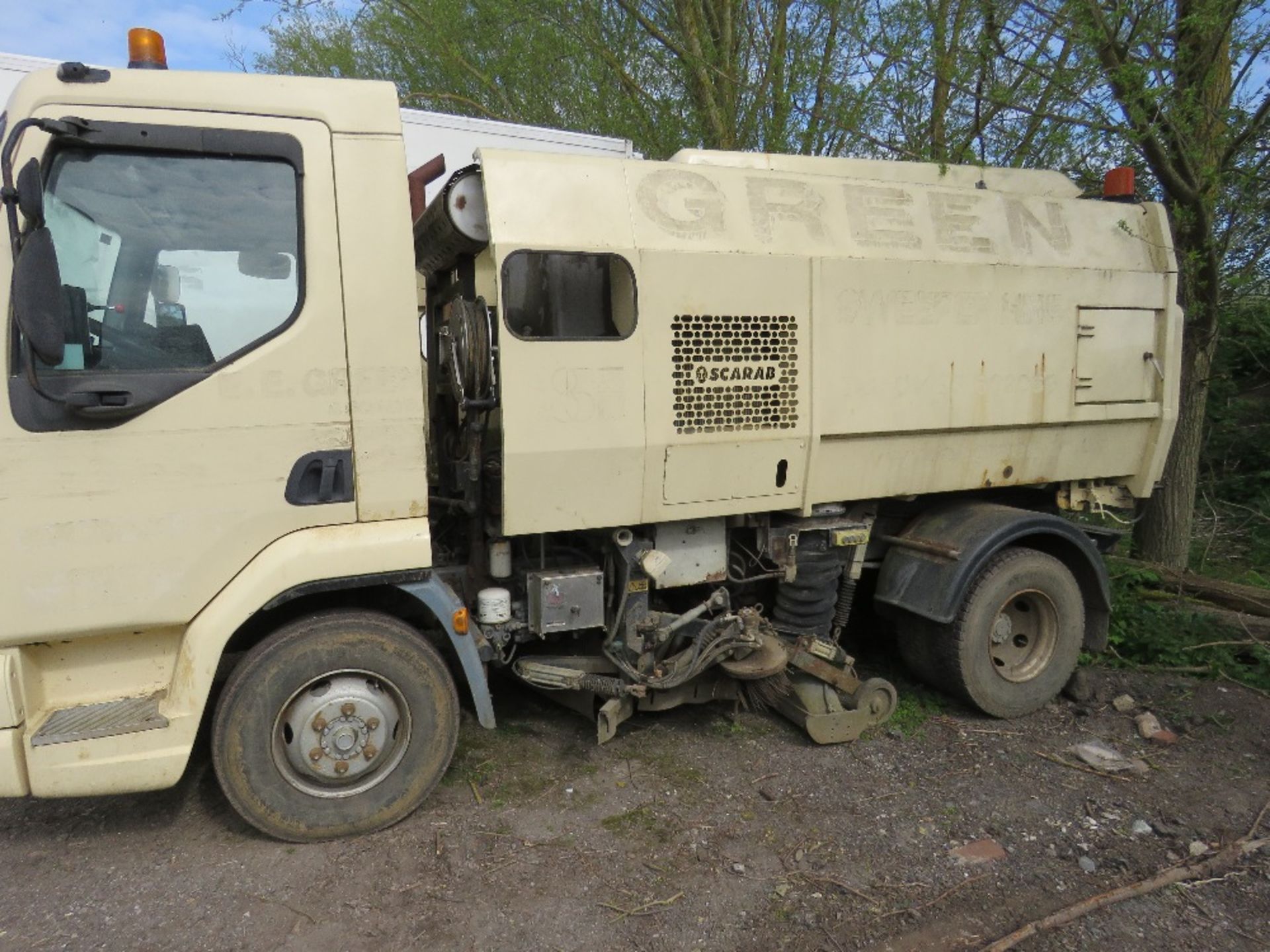 DAF FA45.150 SCARAB ROAD SWEEPER, REG:FJ56 VXO. WHEN TESTED WAS SEEN TO RUN AND DRIVE ON GEARS AND H - Image 2 of 10