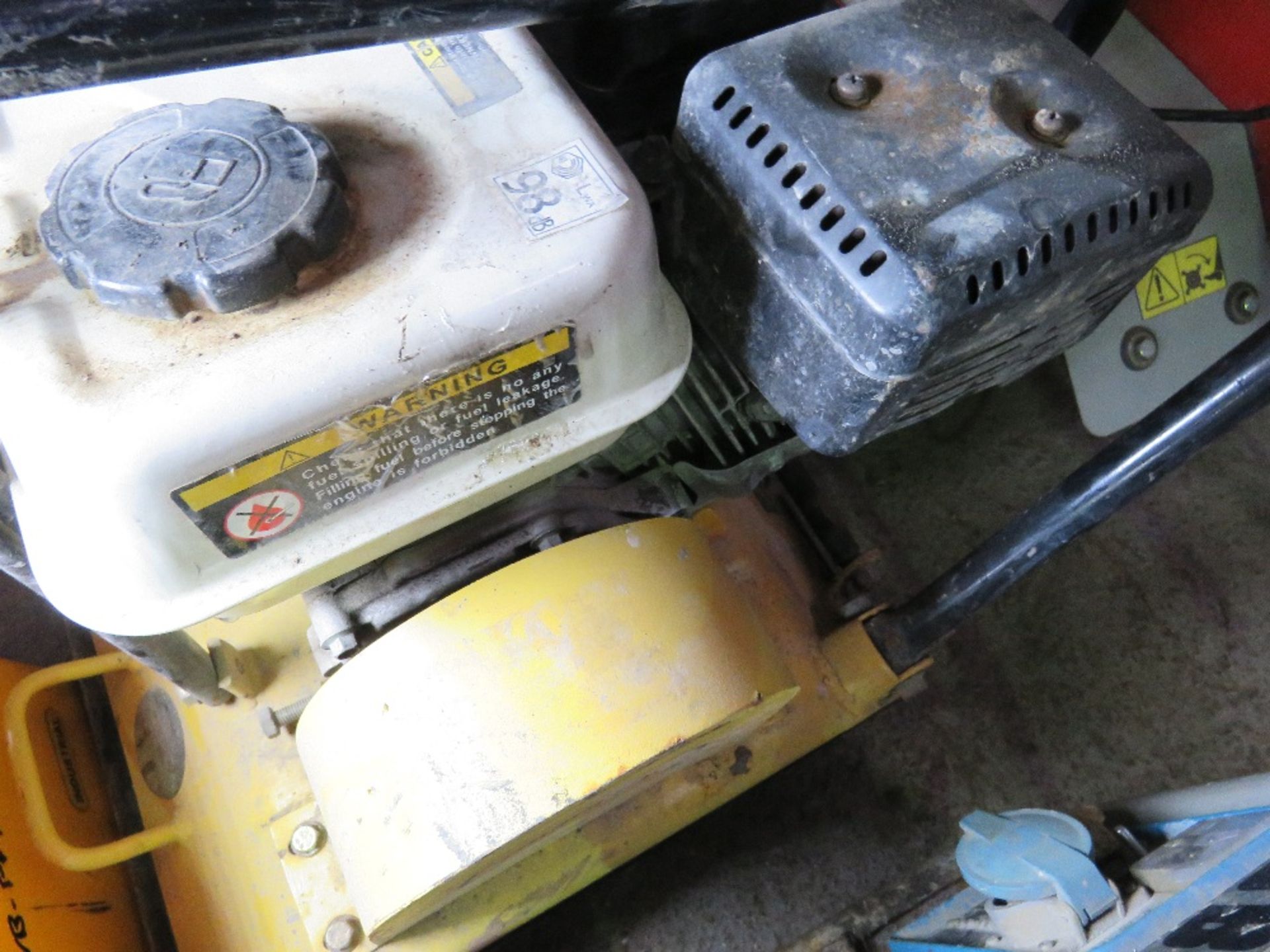 PETROL ENGINED COMPACTION PLATE. - Image 3 of 3