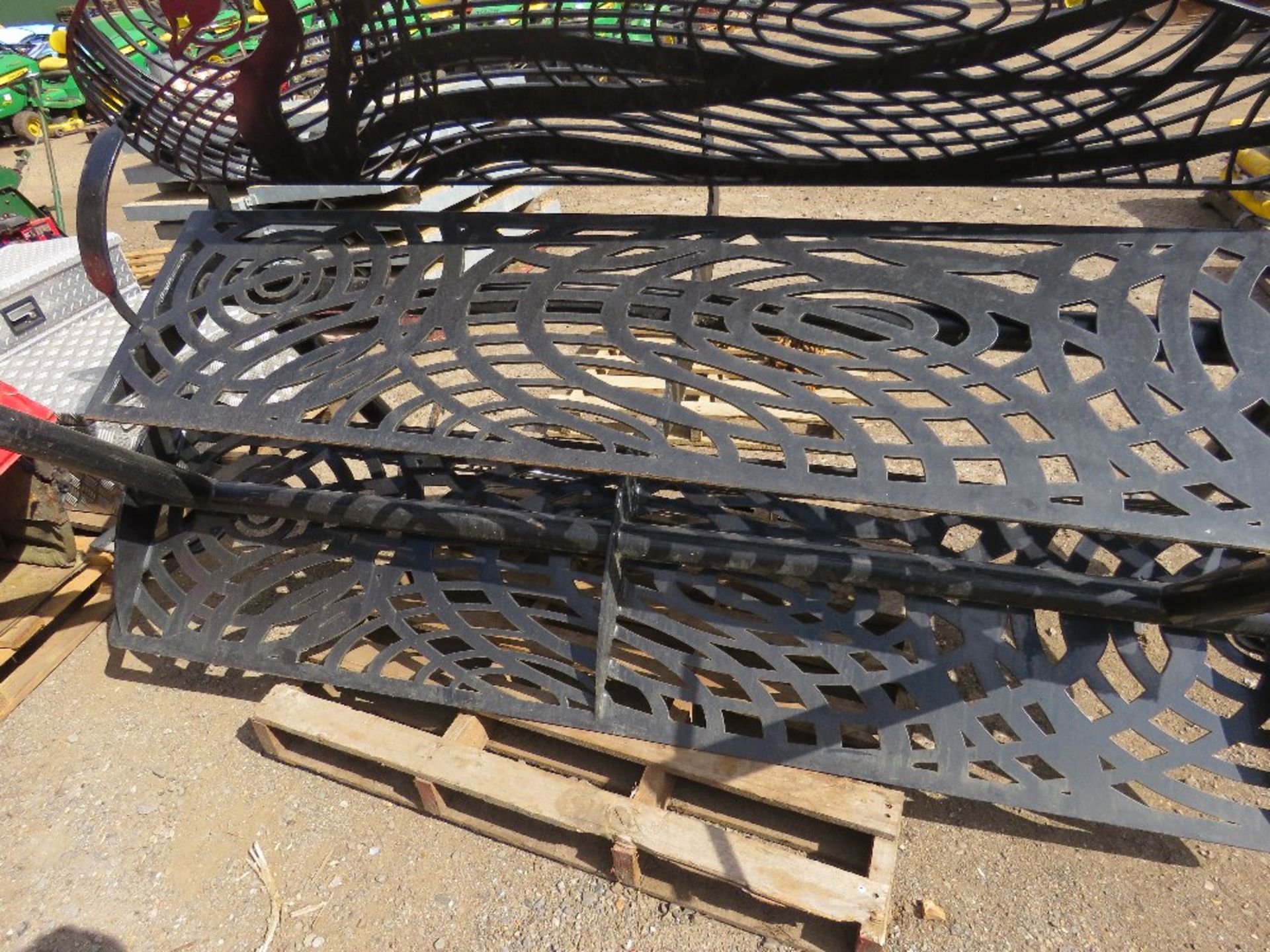 2 X HEAVY DUTY LASER CUT DECORATIVE STEEL BENCHES DEPICTING SWANS. NEVER INSTALLED. 2M WIDE APPROX. - Image 5 of 5