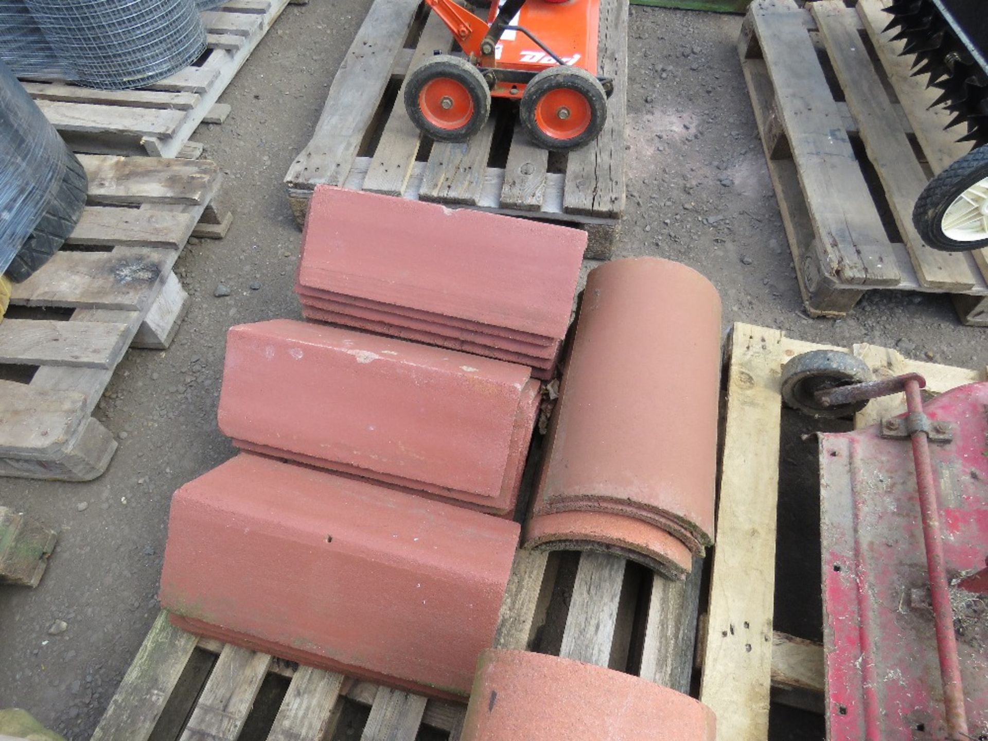 PALLET CONTAINING ASSORTED RIDGE TILES PLUS A GULLEY POT. - Image 2 of 3