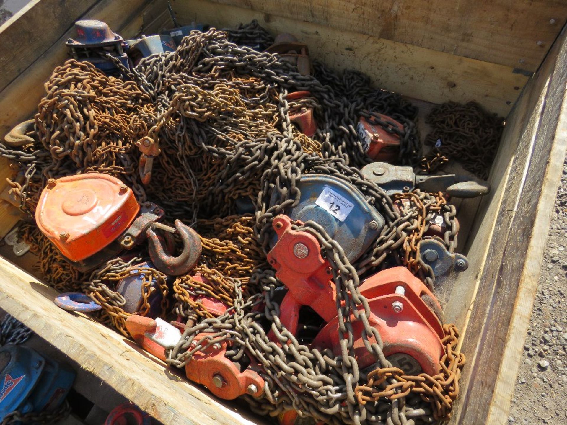 STILLAGE CONTAINING APPROXIMATELY 15 X MIXED SIZED CHAIN BLOCK AND TACKLES.