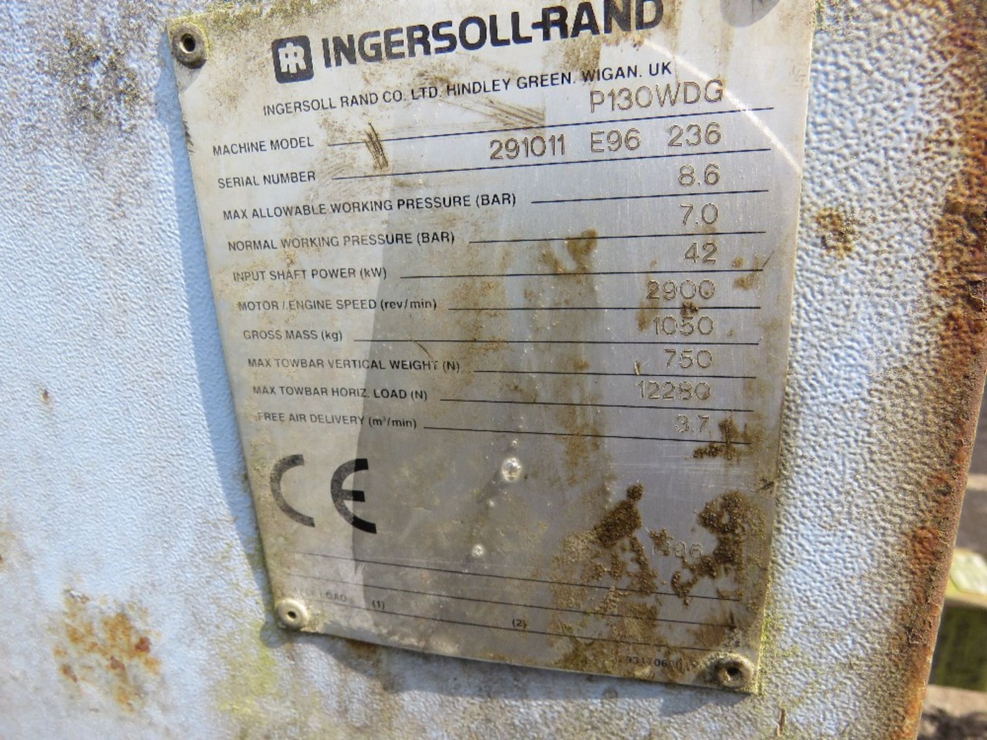 INGERSOLL RAND P130 COMPRESSOR, YEAR 1996. SN:291011E96236. WHEN TESTED WAS SEEN TO TURN OVER AND F - Image 4 of 6