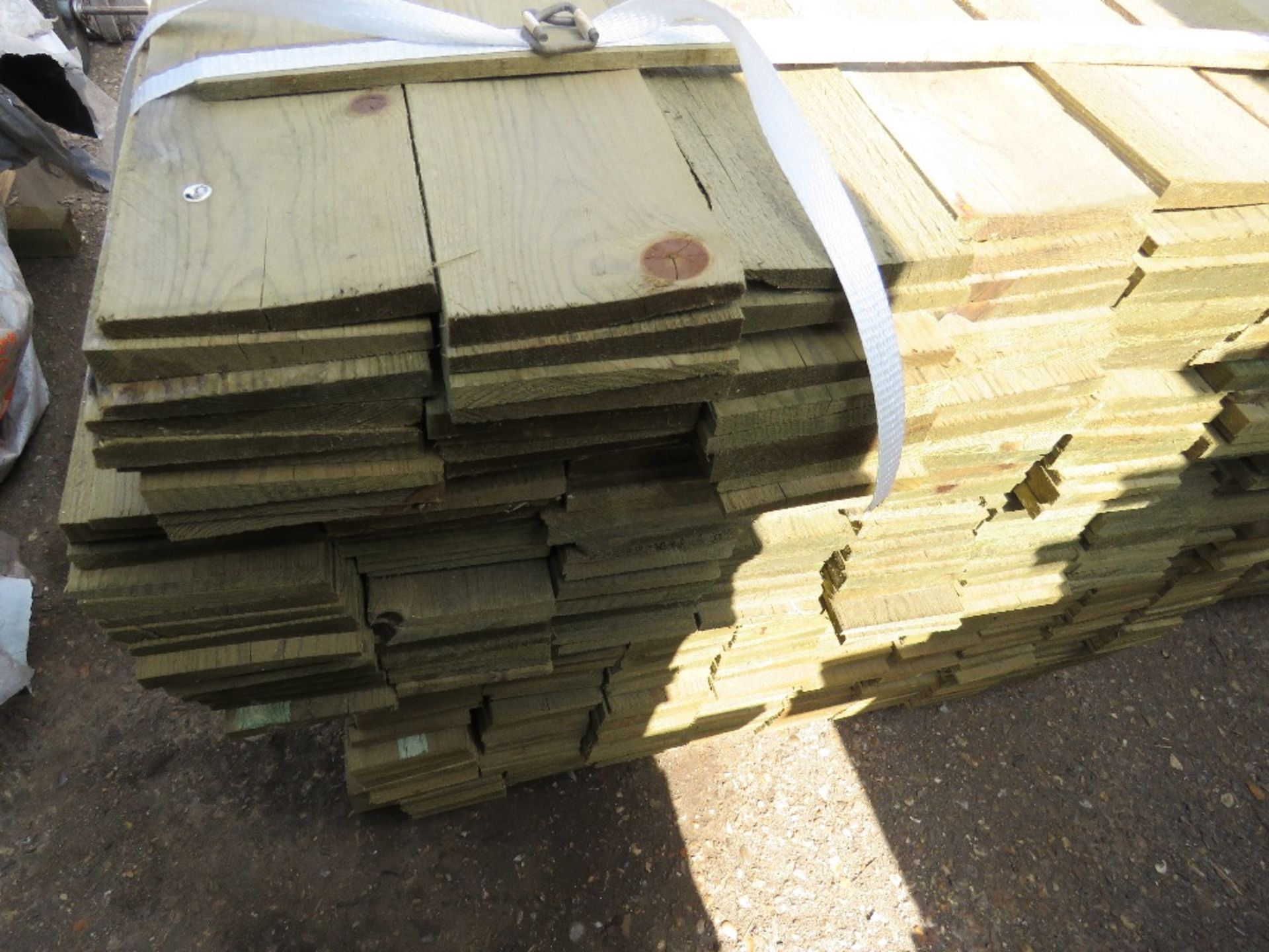 LARGE PACK OF FEATHER EDGE CLADDING TIMBER 1.2M X 10CM APPROX, PRESSURE TREATED. - Image 3 of 3