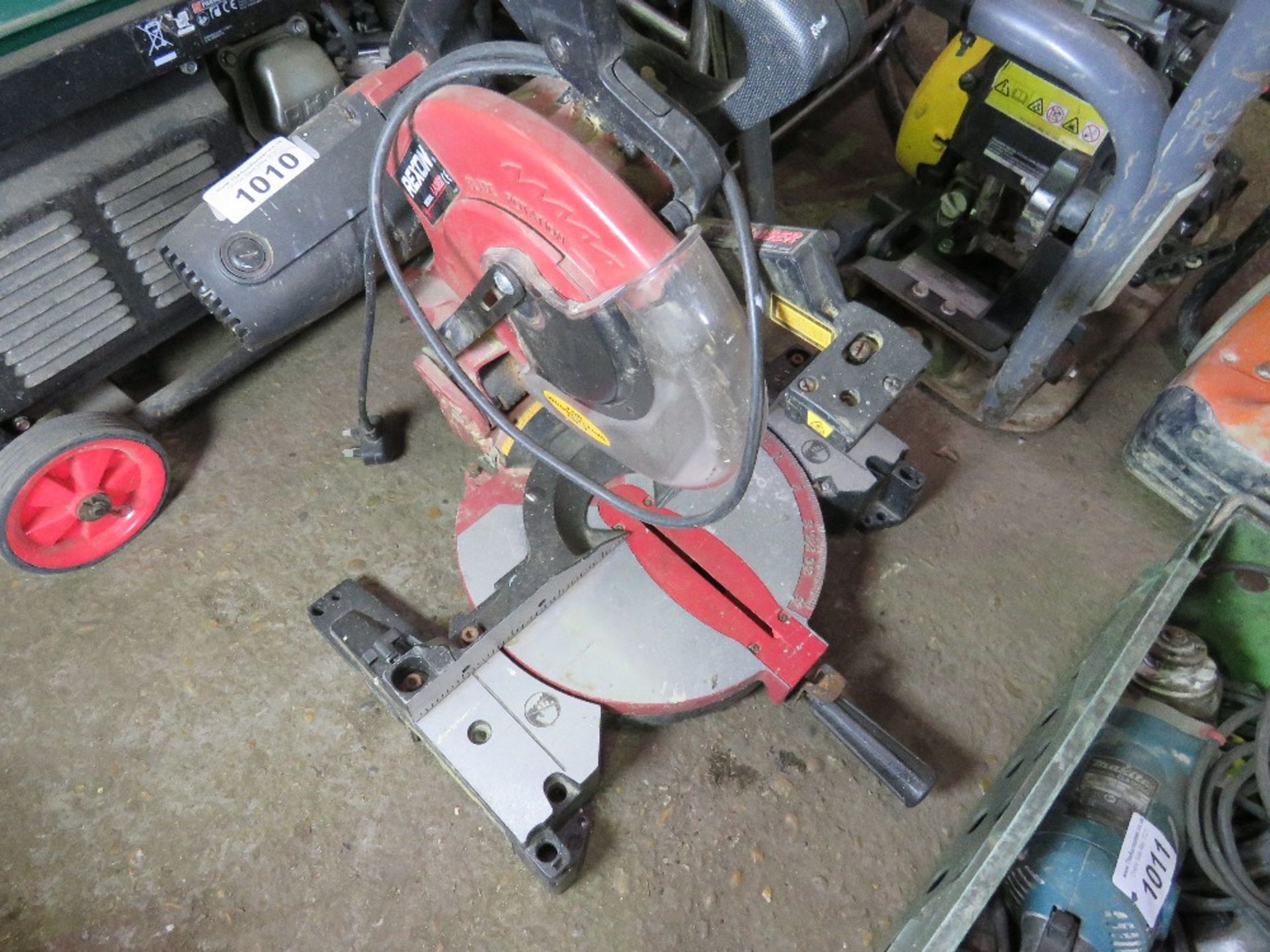 240VOLT MITRE CROSS CUT SAW.