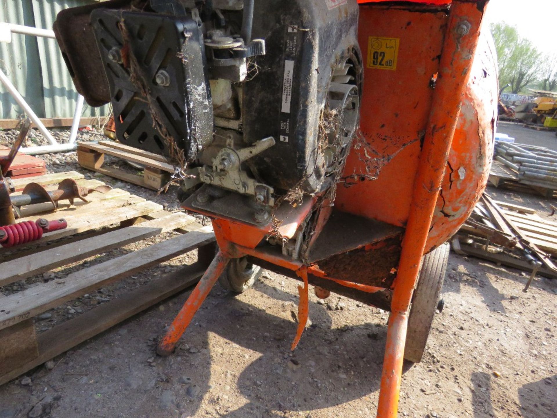 BELLE PETROL CEMENT ,MIXER, INCOMPLETE. - Image 2 of 4