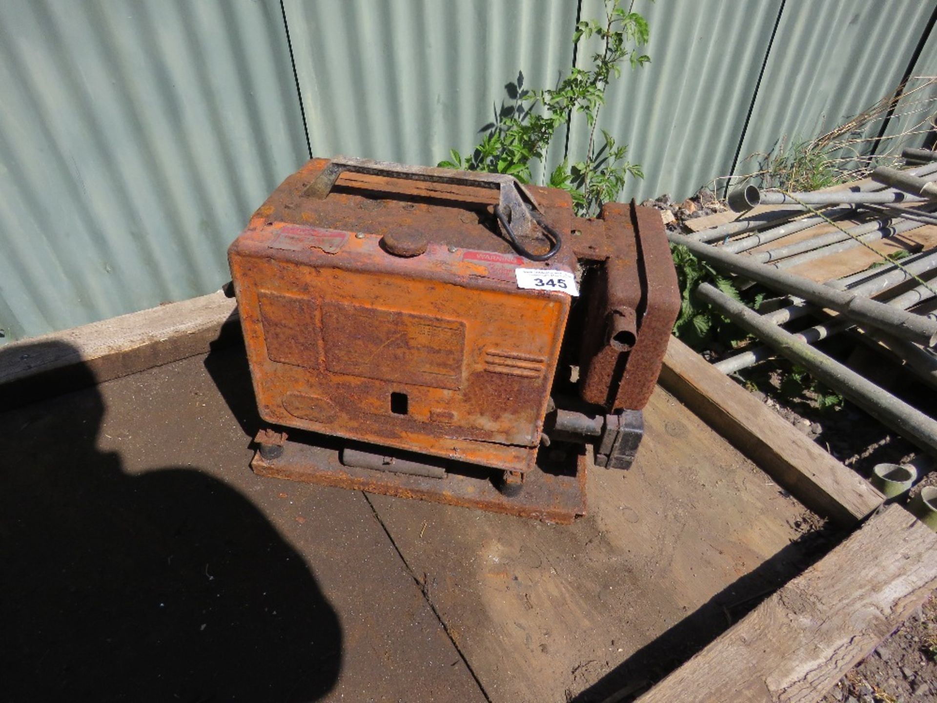 SMALL SIZED PETROL ENGINED WELDER, CONDITION UNKNOWN.