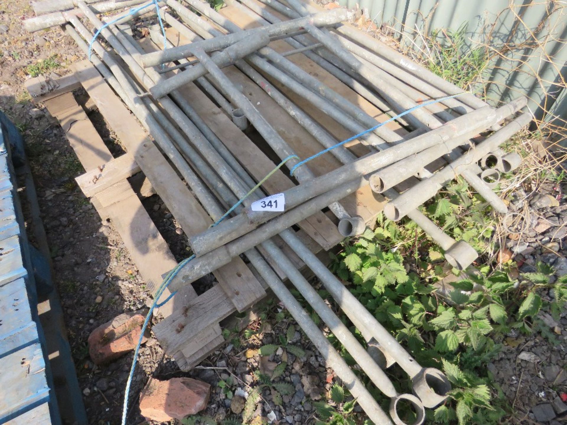 GALVANISED SCAFFOLD TOWER PARTS.