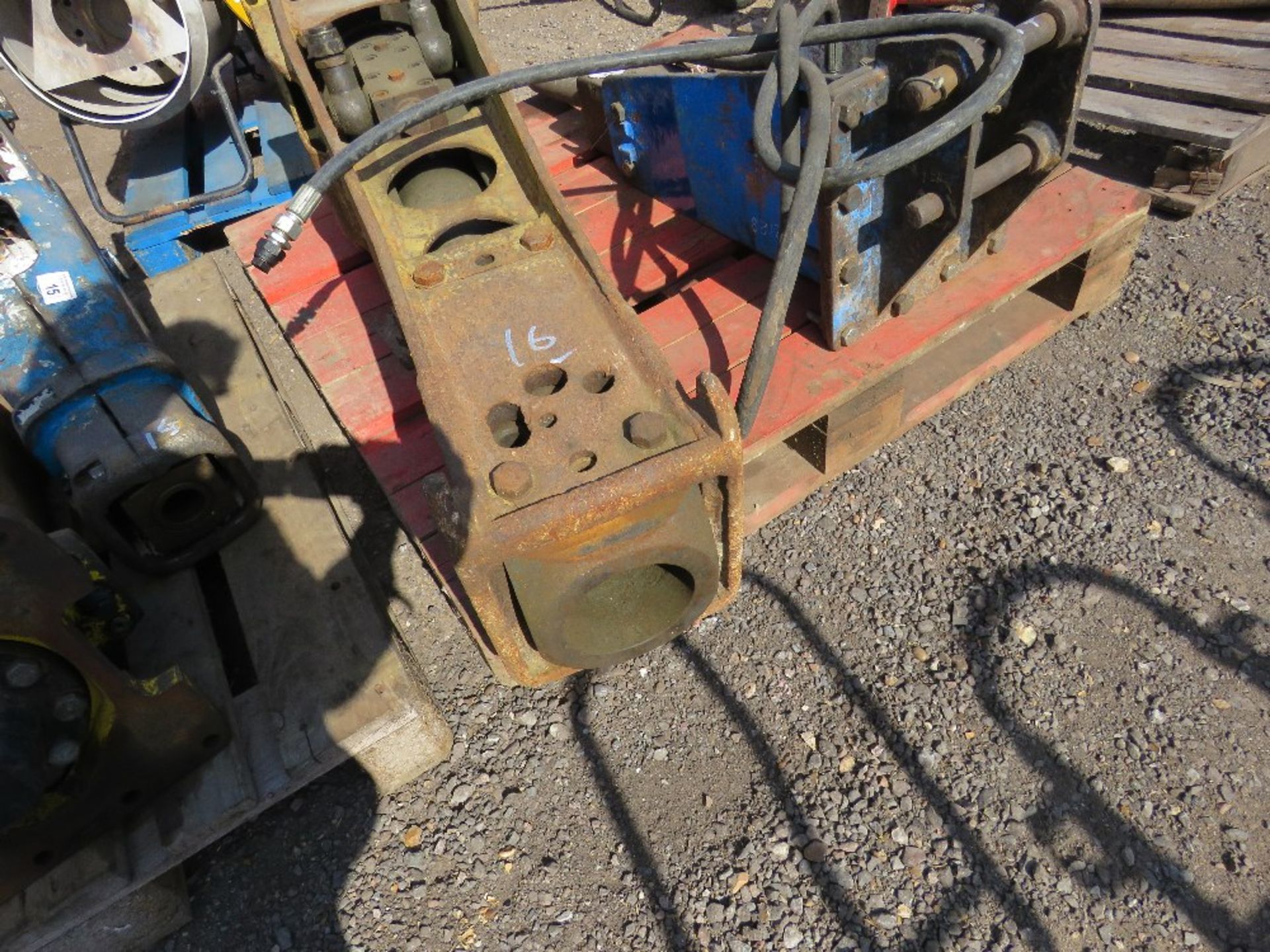 EXCAVATOR BREAKER BODY FOR 13 TONNE MACHINE APPROX. - Image 2 of 3