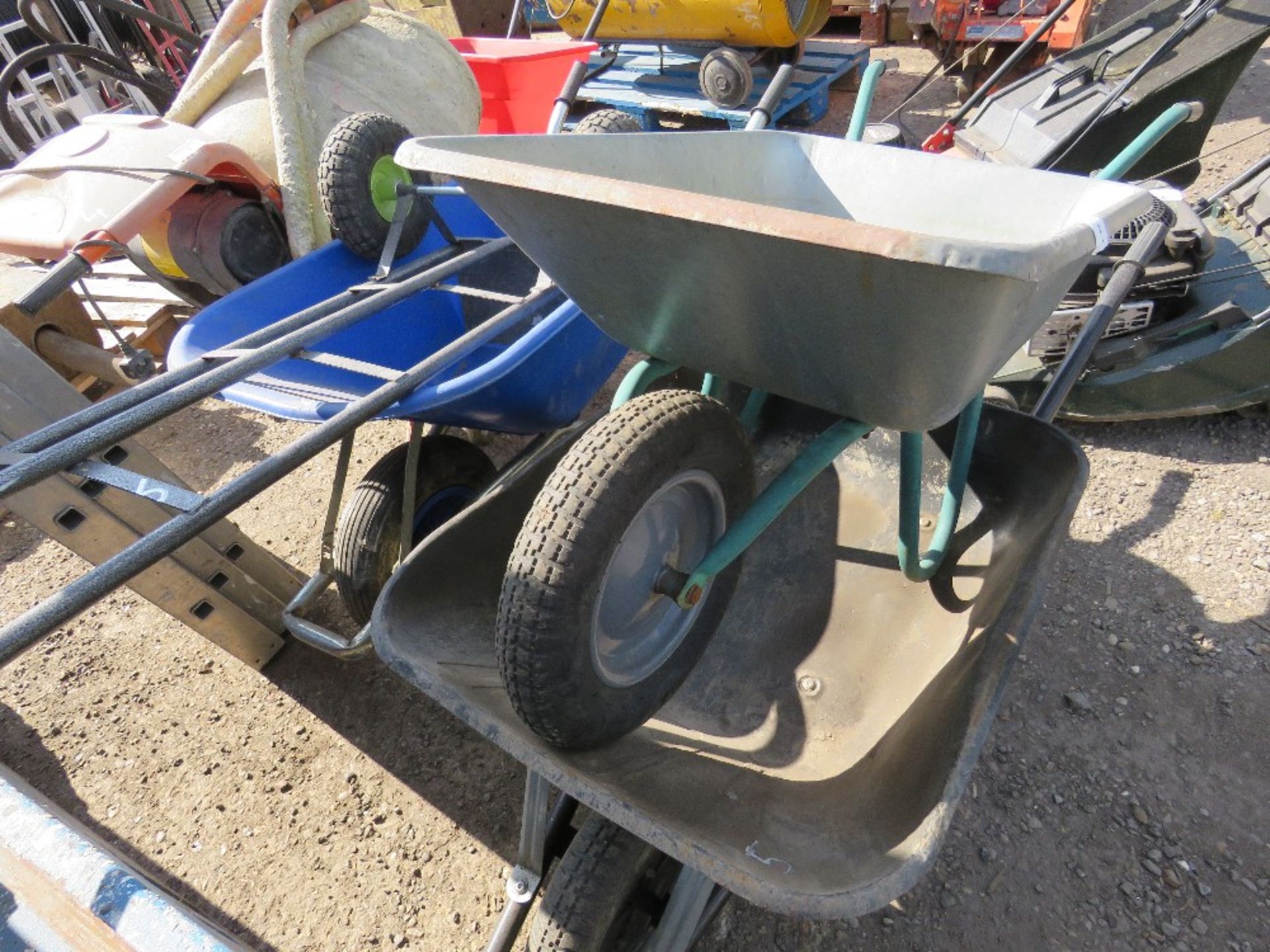 3 X WHEEL BARROWS PLUS A SACK BARROW. - Image 4 of 4