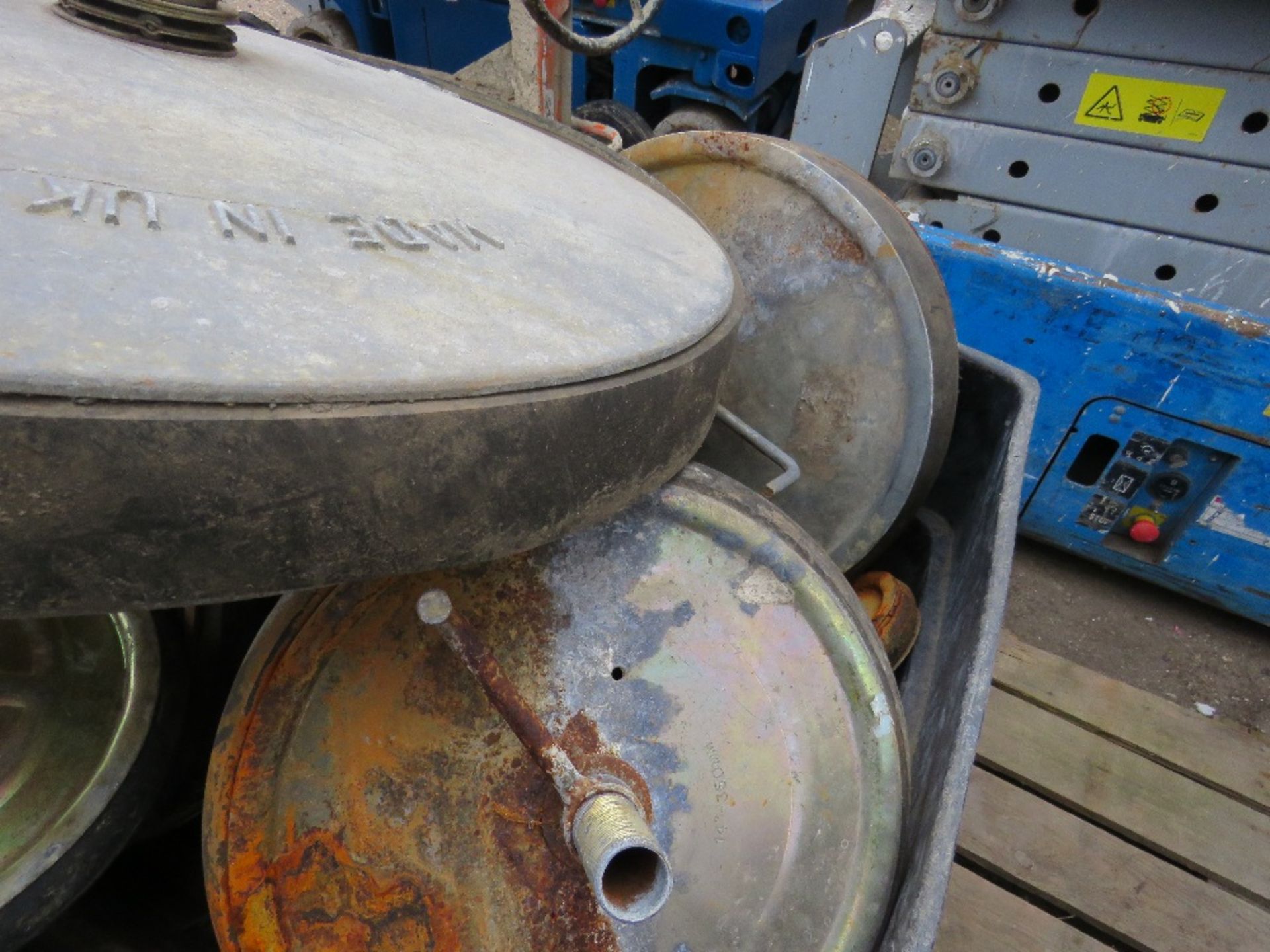 PALLET OF DRAIN / PIPE BUNGS, SOME UNUSED. - Image 3 of 3