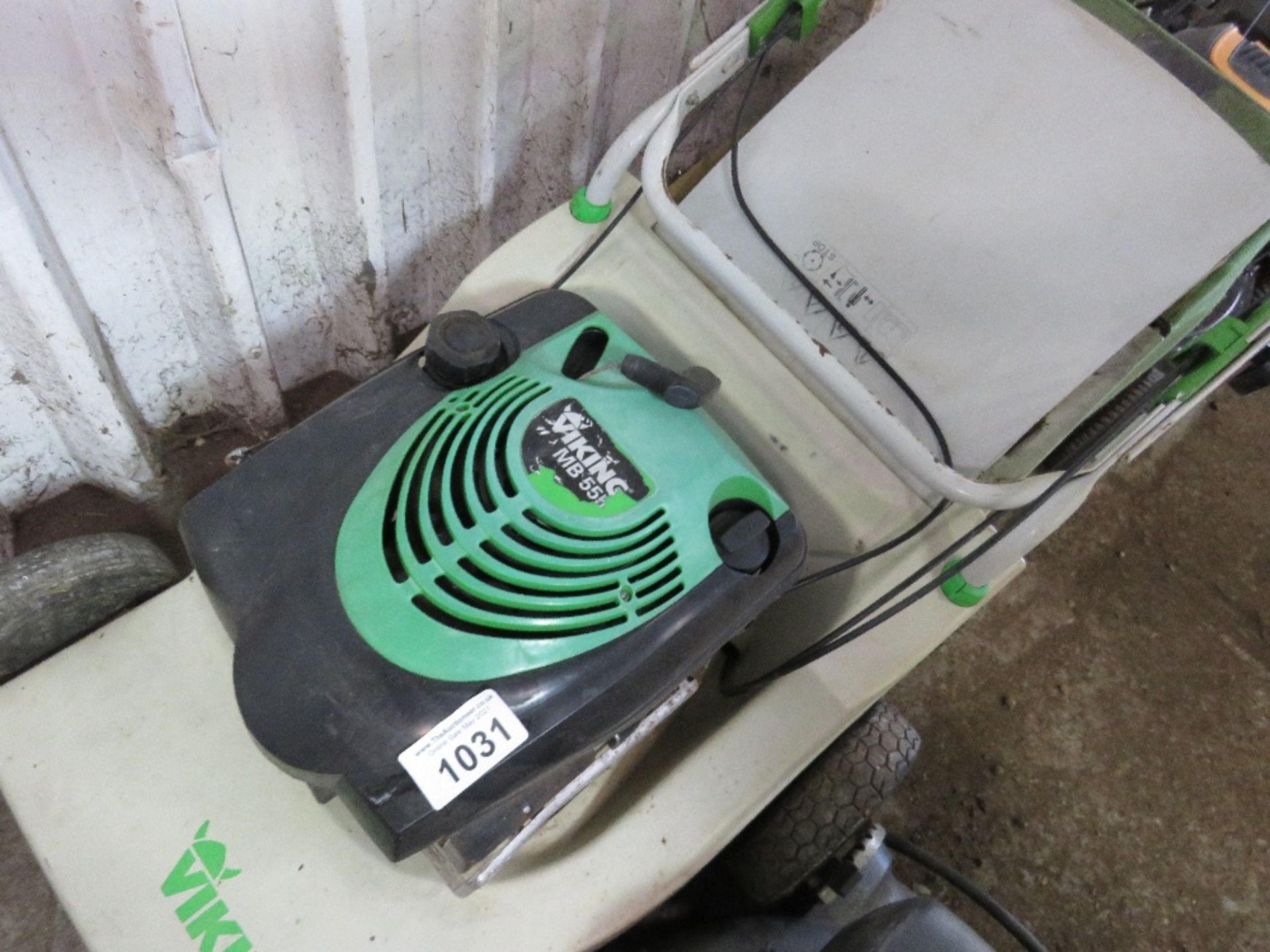 ETESIA VIKING MOWER WITH COLLECTOR. WHEN TESTED WAS SEEN TO RUN AND DRIVE. - Image 2 of 3