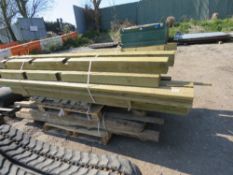 STACK OF ASSORTED FENCING TIMBER AND POSTS.