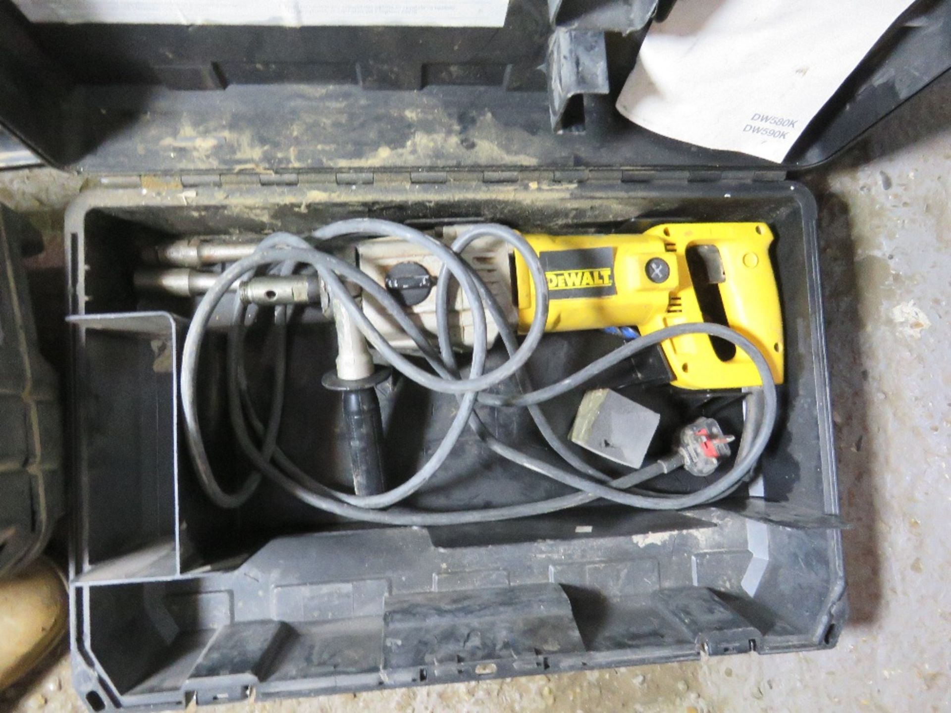 DEWALT 240VOLT CORE DRILL IN CASE. UNTESTED, CONDITION UNKNOWN.