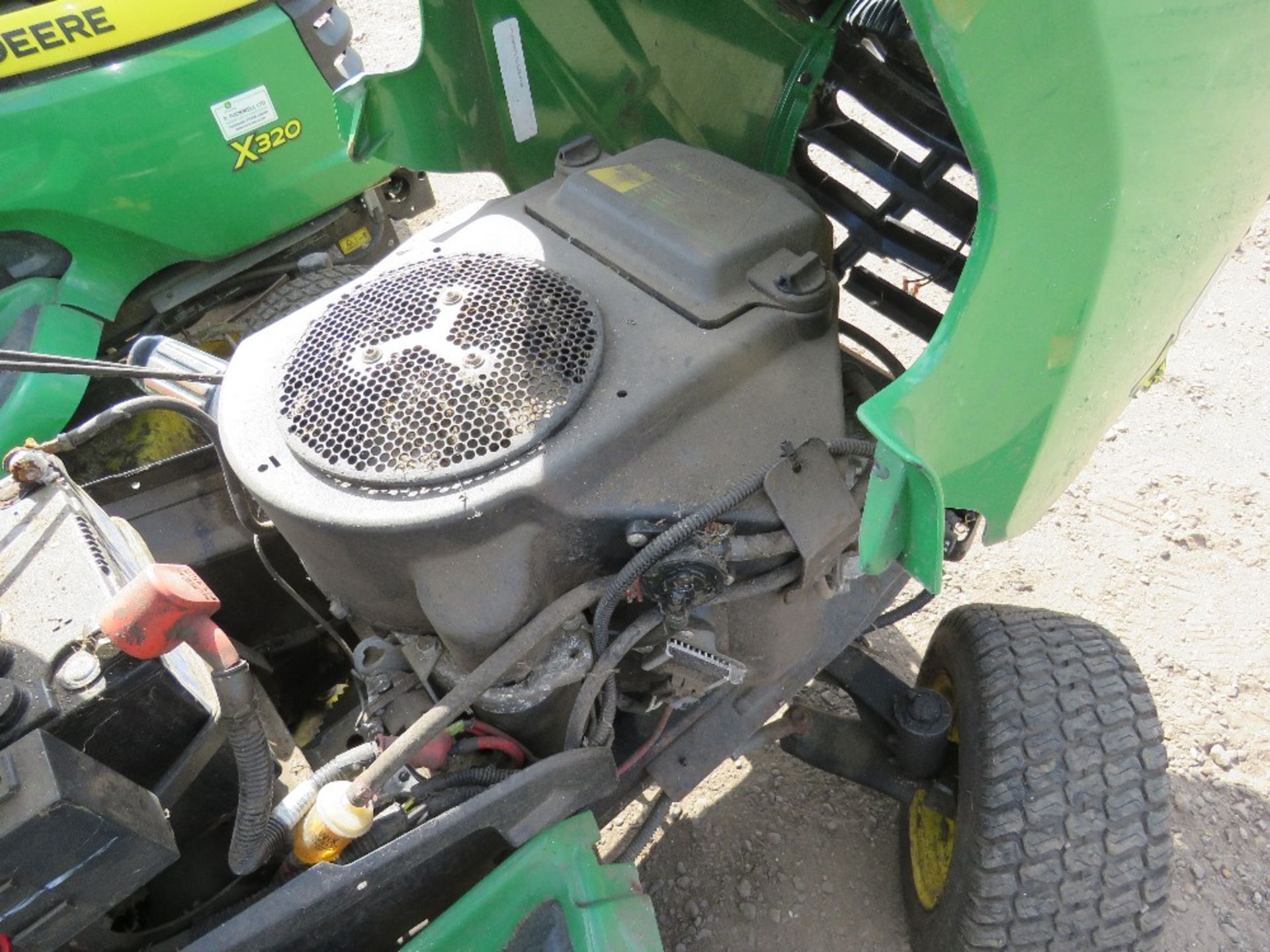 JOHN DEERE X320 PROFESSIONAL RIDE ON PETROL MOWER. PREVIOUS COUNCIL USEAGE. STRAIGHT FROM STORAGE, - Image 3 of 5