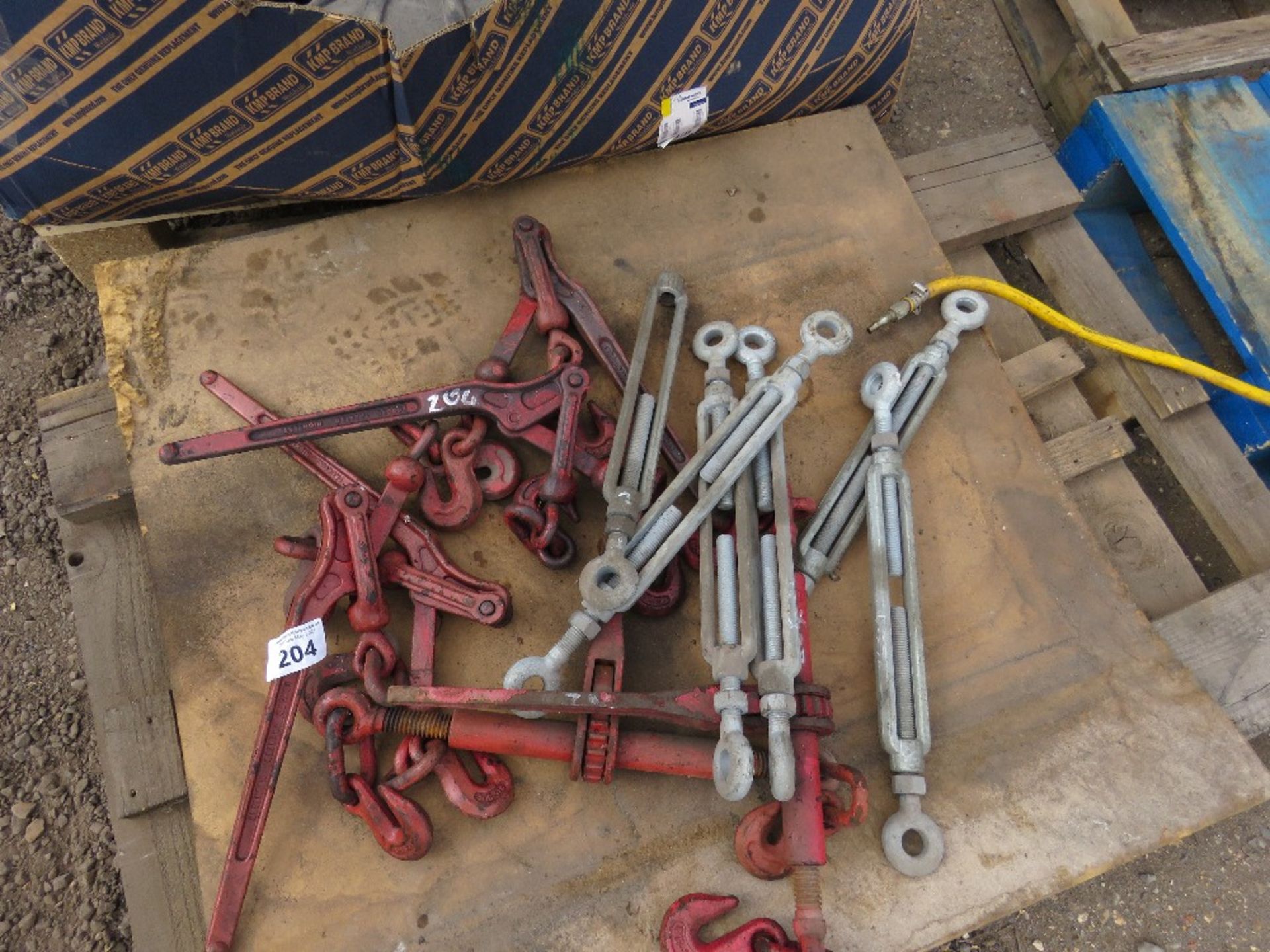 PALLET OF LOAD TENSIONERS AND CABLE TENSIONERS.