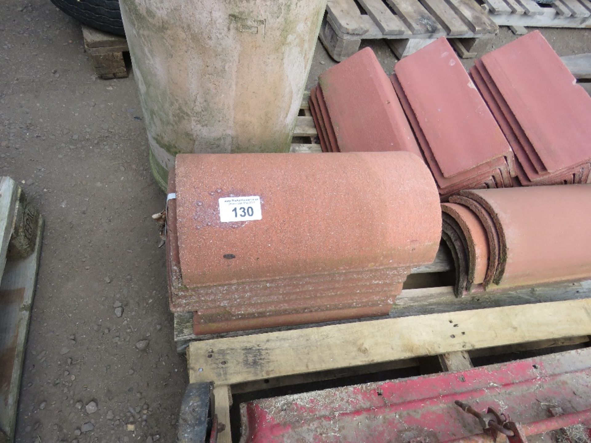 PALLET CONTAINING ASSORTED RIDGE TILES PLUS A GULLEY POT. - Image 3 of 3